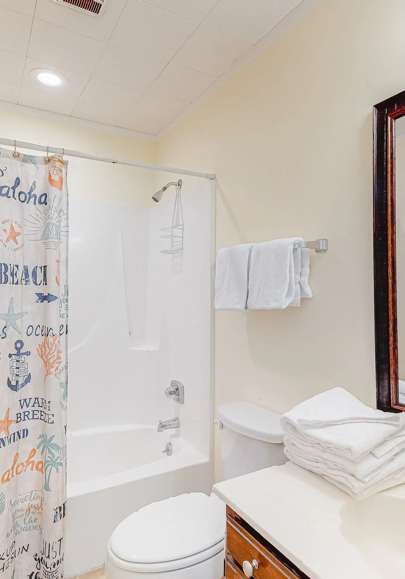 Air-Conditioned Condo in a Beachfront Complex w/ WiFi, Balconies & Shared Pool