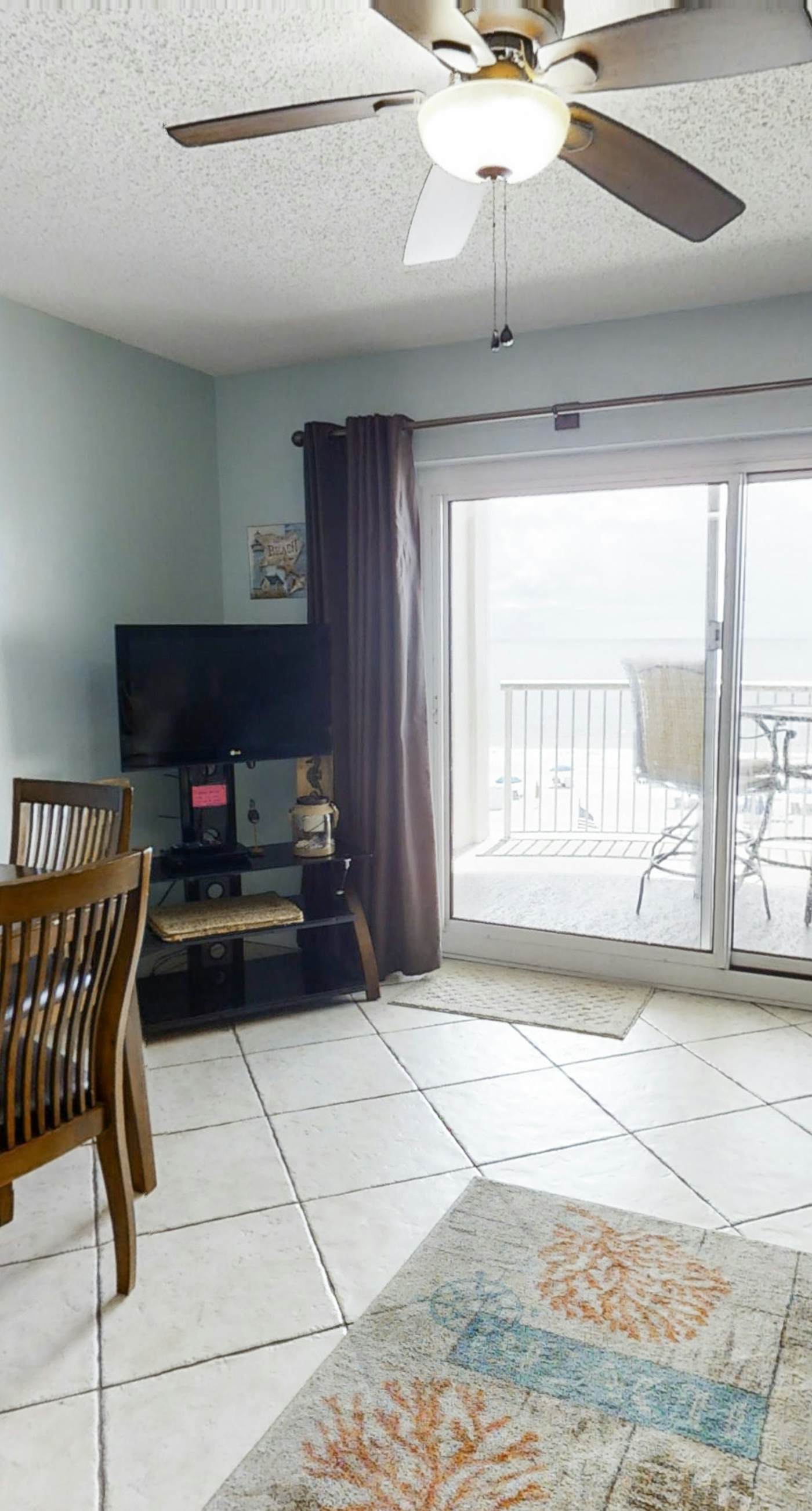 Comfortable Gulf-front condo with pool, hot tub, washer dryer, & central AC