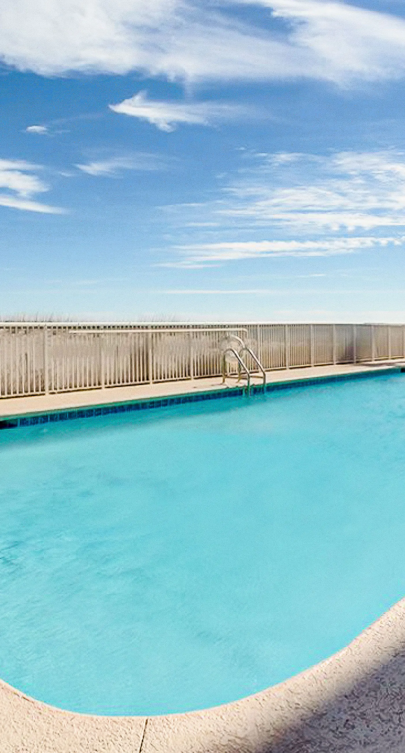 Comfortable Gulf-front condo with pool, hot tub, washer dryer, & central AC