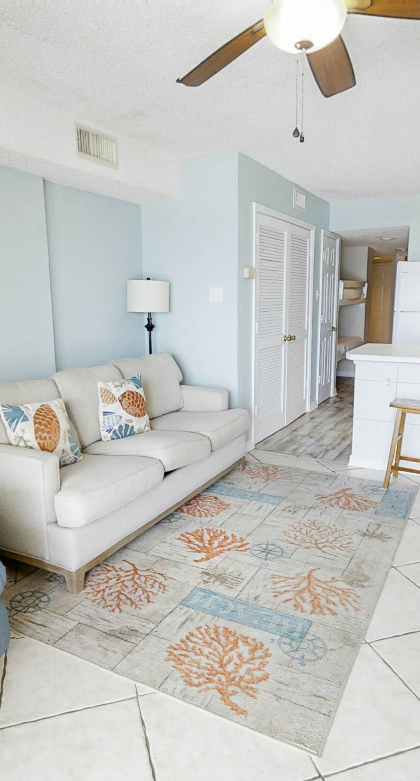 Comfortable Gulf-front condo with pool, hot tub, washer dryer, & central AC