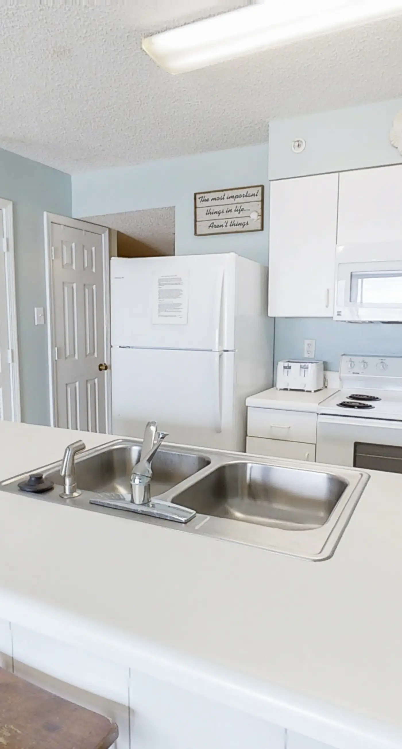 Comfortable Gulf-front condo with pool, hot tub, washer dryer, & central AC