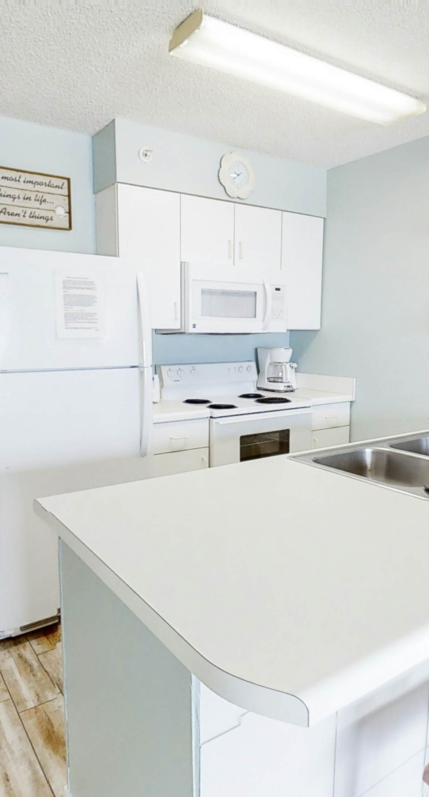 Comfortable Gulf-front condo with pool, hot tub, washer dryer, & central AC