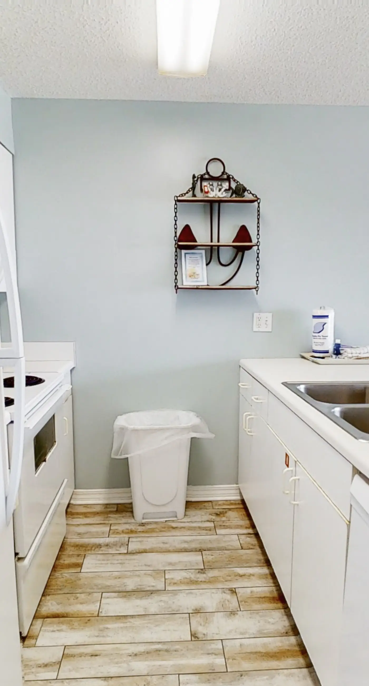 Comfortable Gulf-front condo with pool, hot tub, washer dryer, & central AC