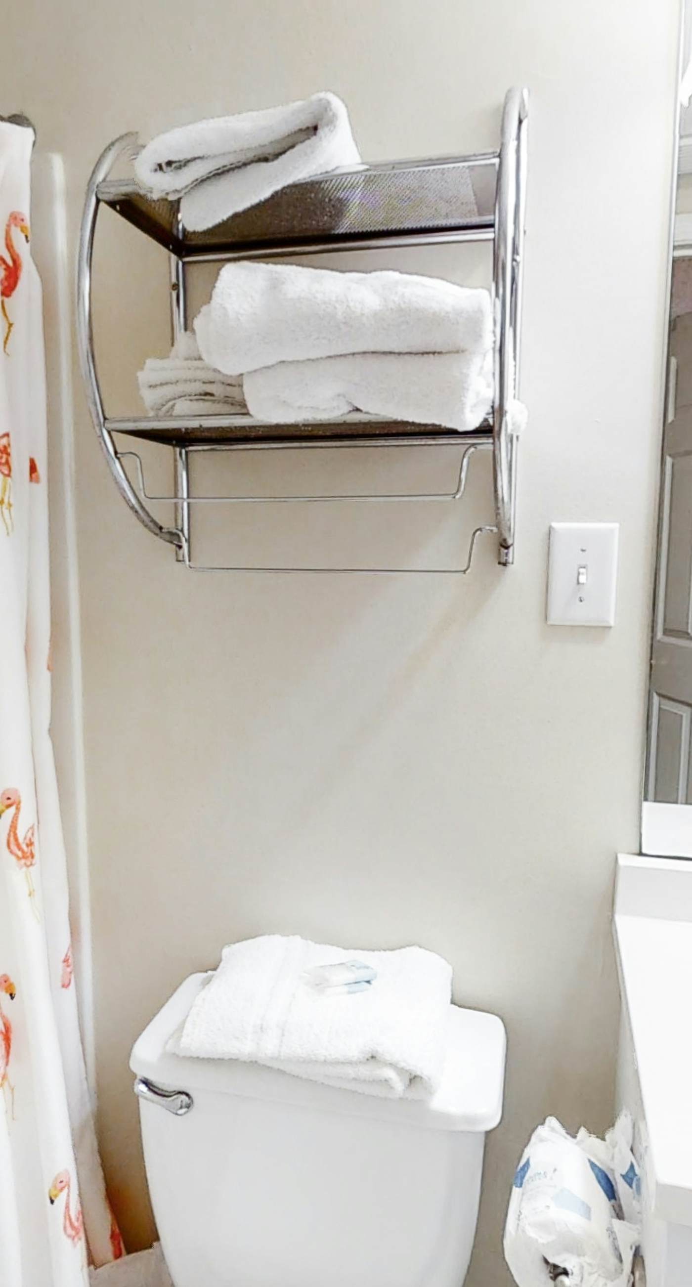 Comfortable Gulf-front condo with pool, hot tub, washer dryer, & central AC