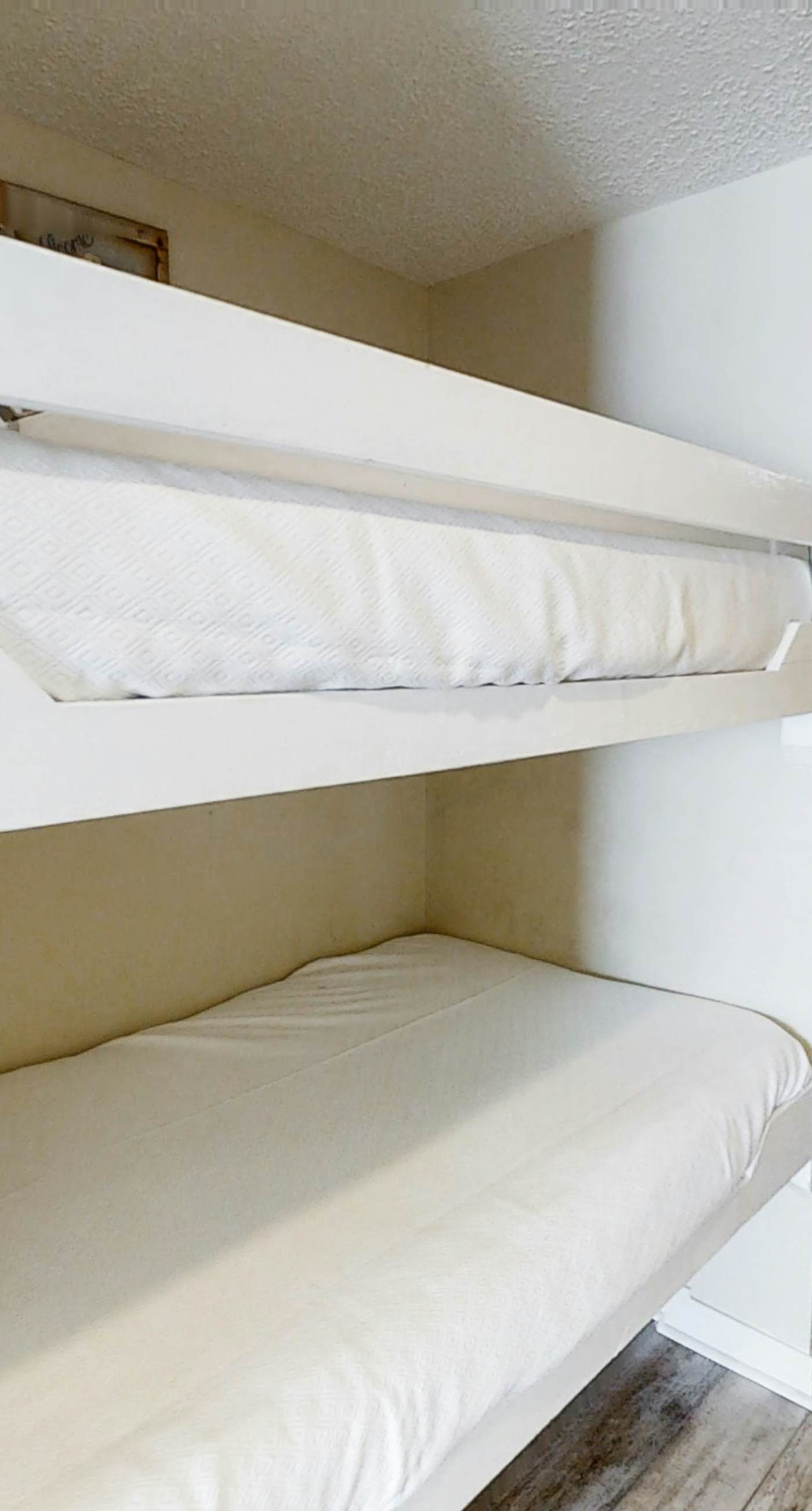 Comfortable Gulf-front condo with pool, hot tub, washer dryer, & central AC