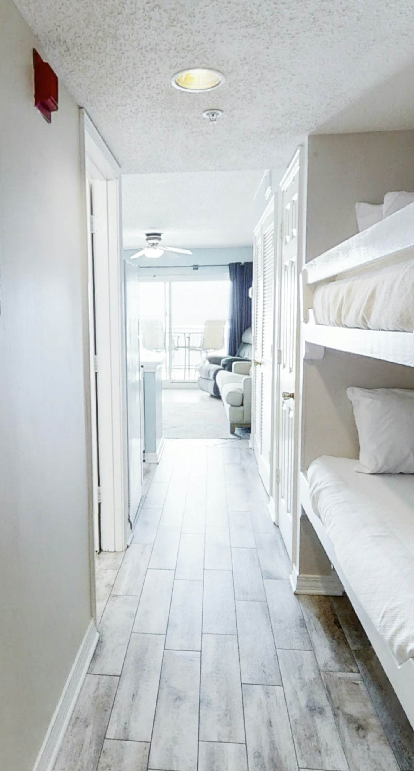 Comfortable Gulf-front condo with pool, hot tub, washer dryer, & central AC