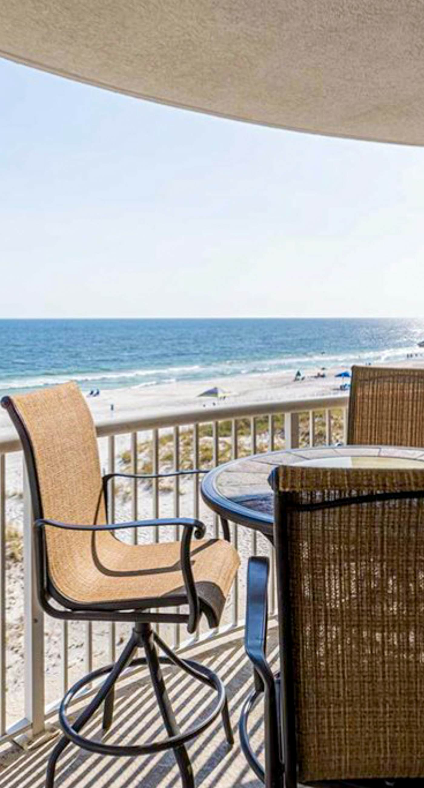 Comfortable Gulf-front condo with pool, hot tub, washer dryer, & central AC