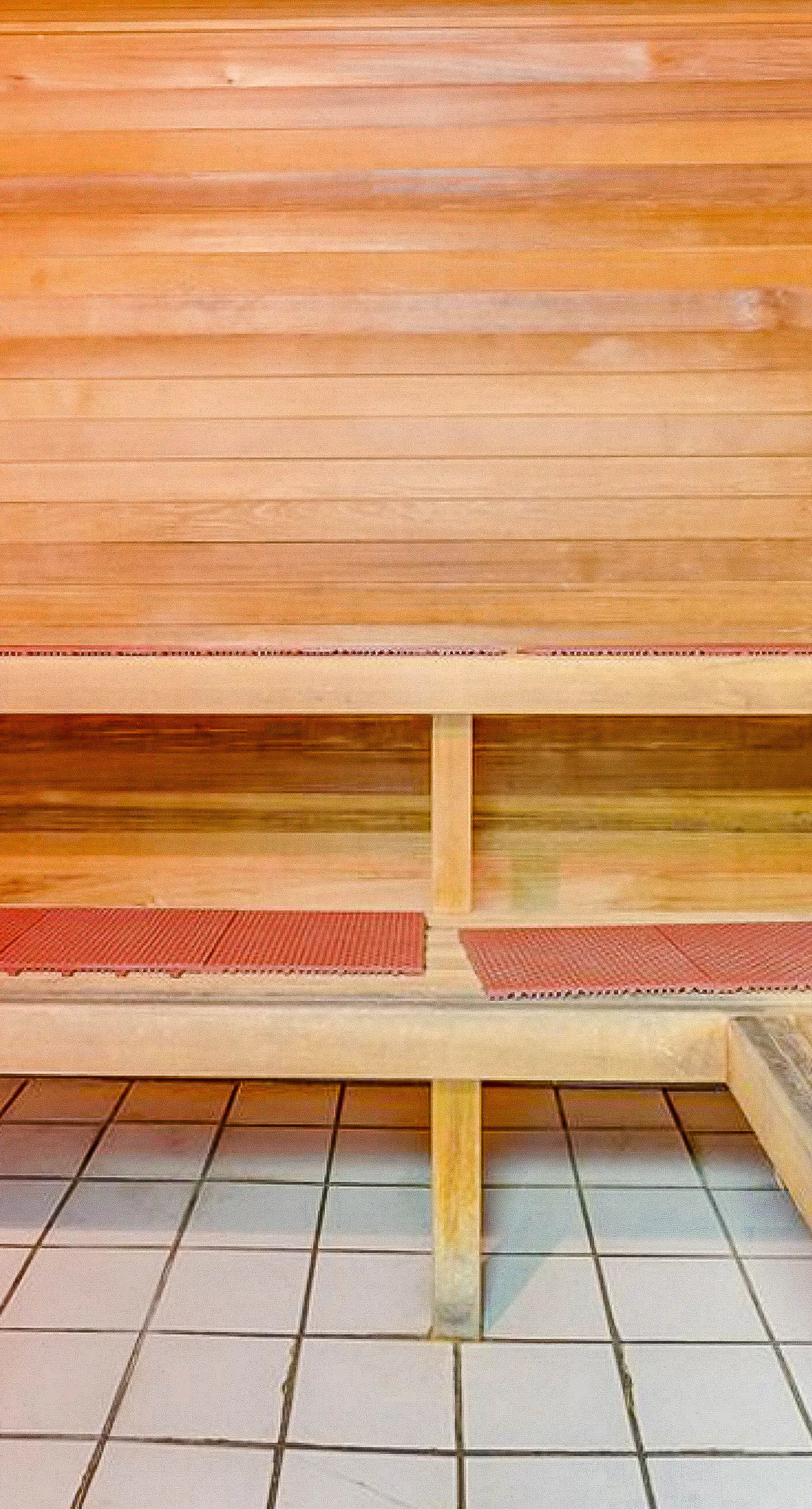 Comfortable Gulf-front condo with pool, hot tub, washer dryer, & central AC