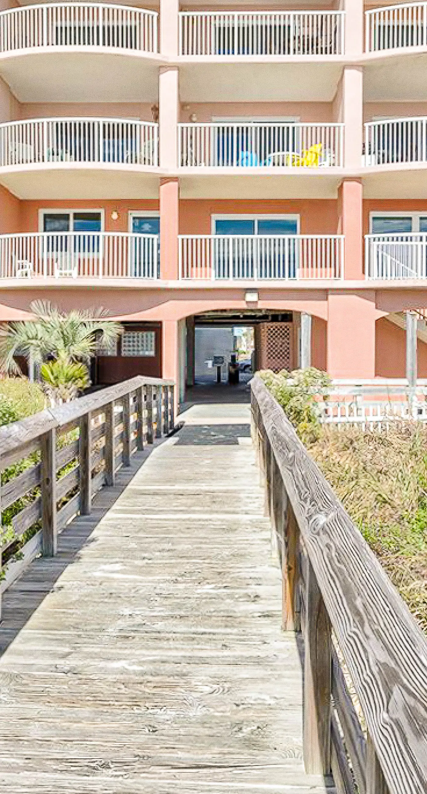 Comfortable Gulf-front condo with pool, hot tub, washer dryer, & central AC