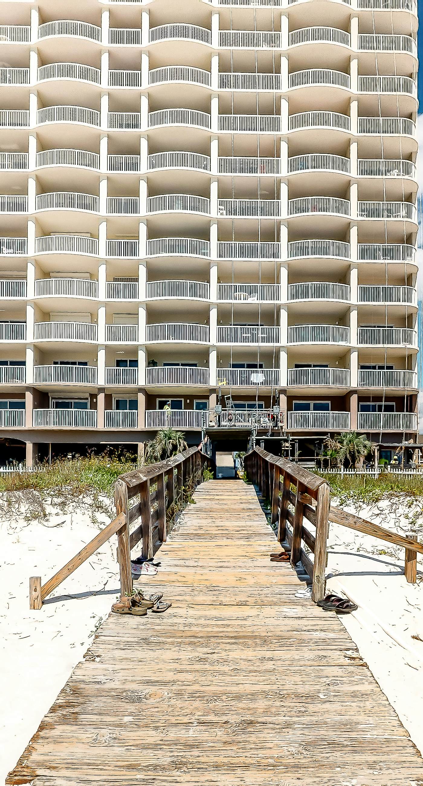 Comfortable Gulf-front condo with pool, hot tub, washer dryer, & central AC