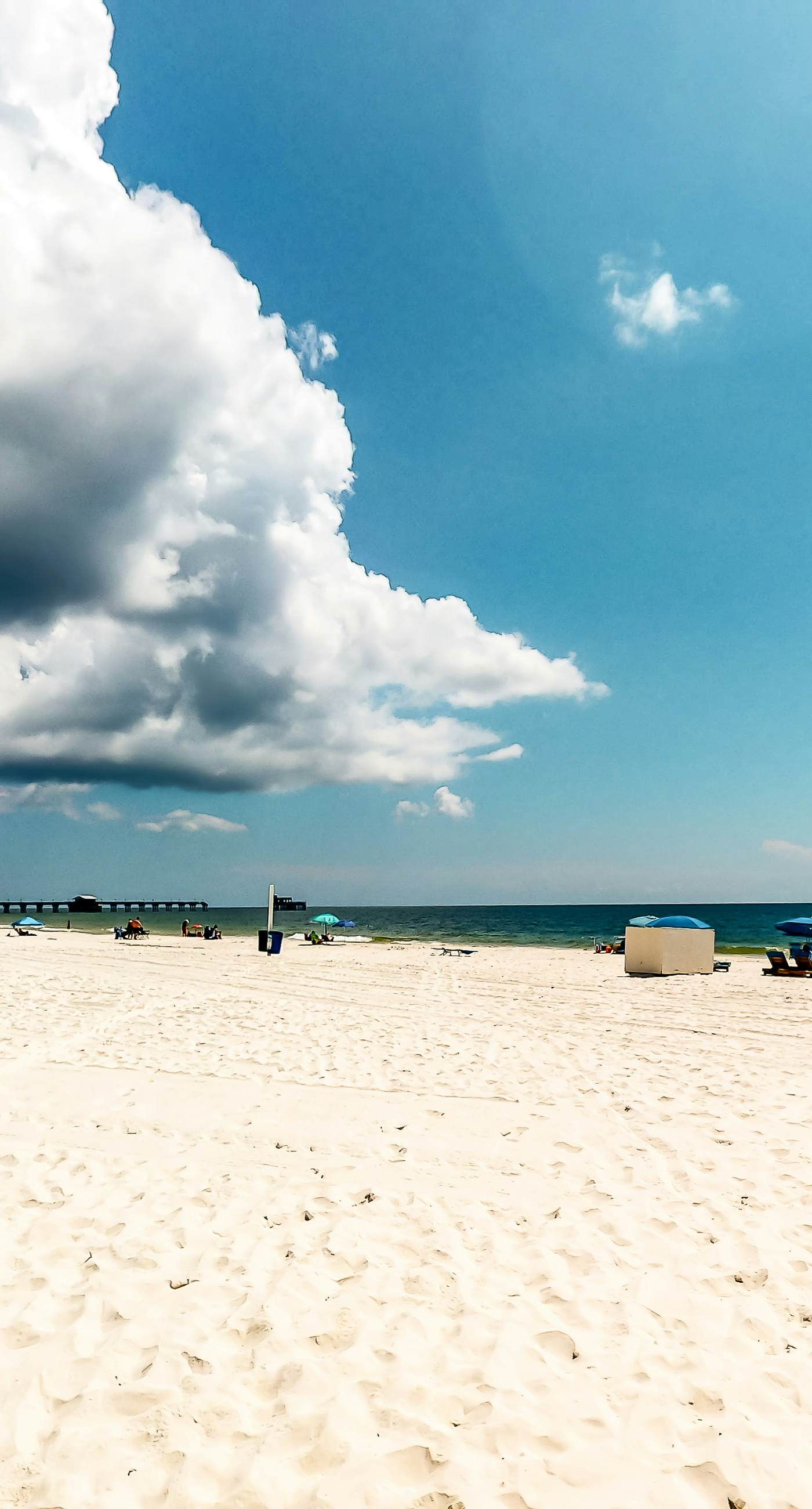 Comfortable Gulf-front condo with pool, hot tub, washer dryer, & central AC