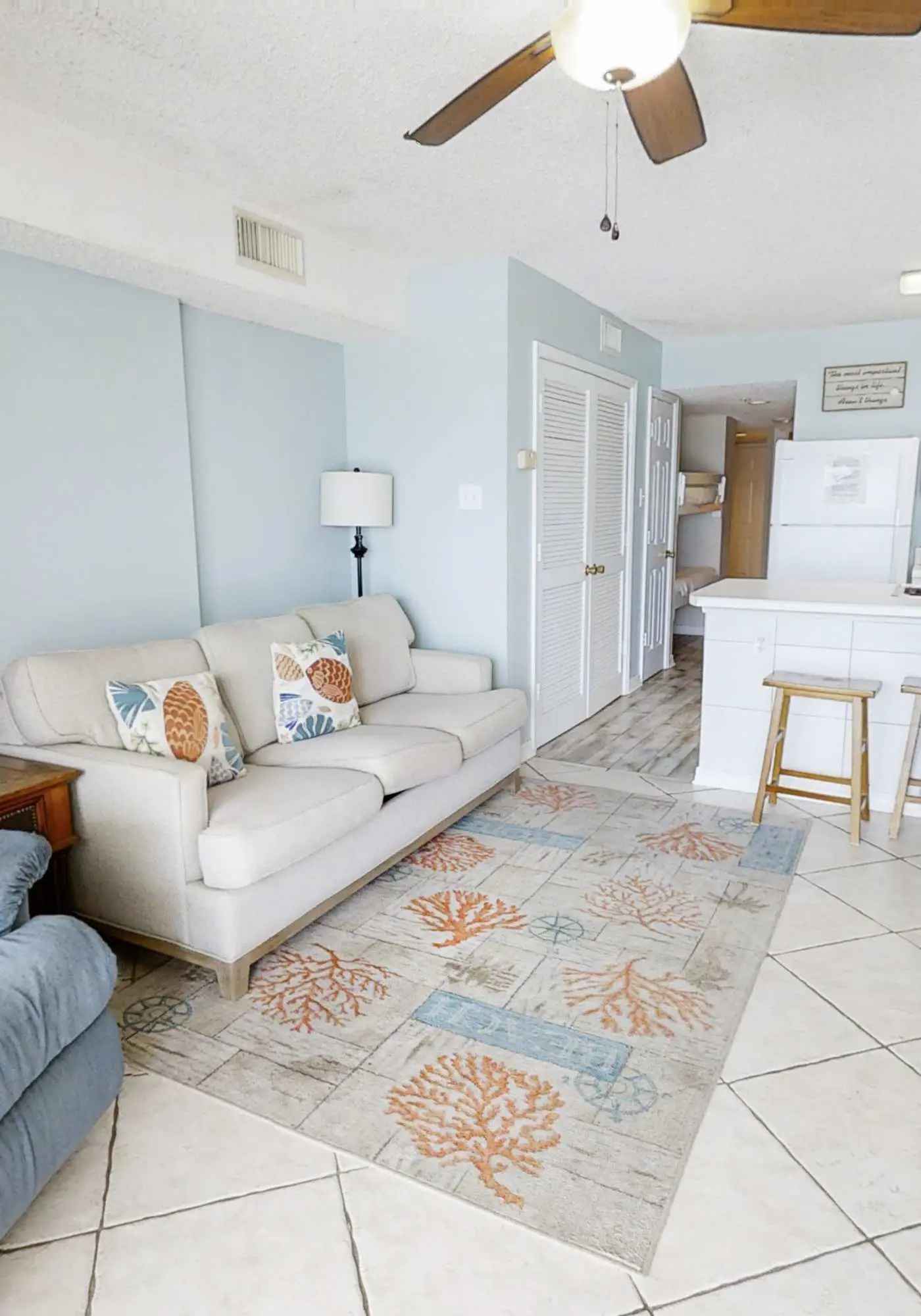 Comfortable Gulf-front condo with pool, hot tub, washer dryer, & central AC