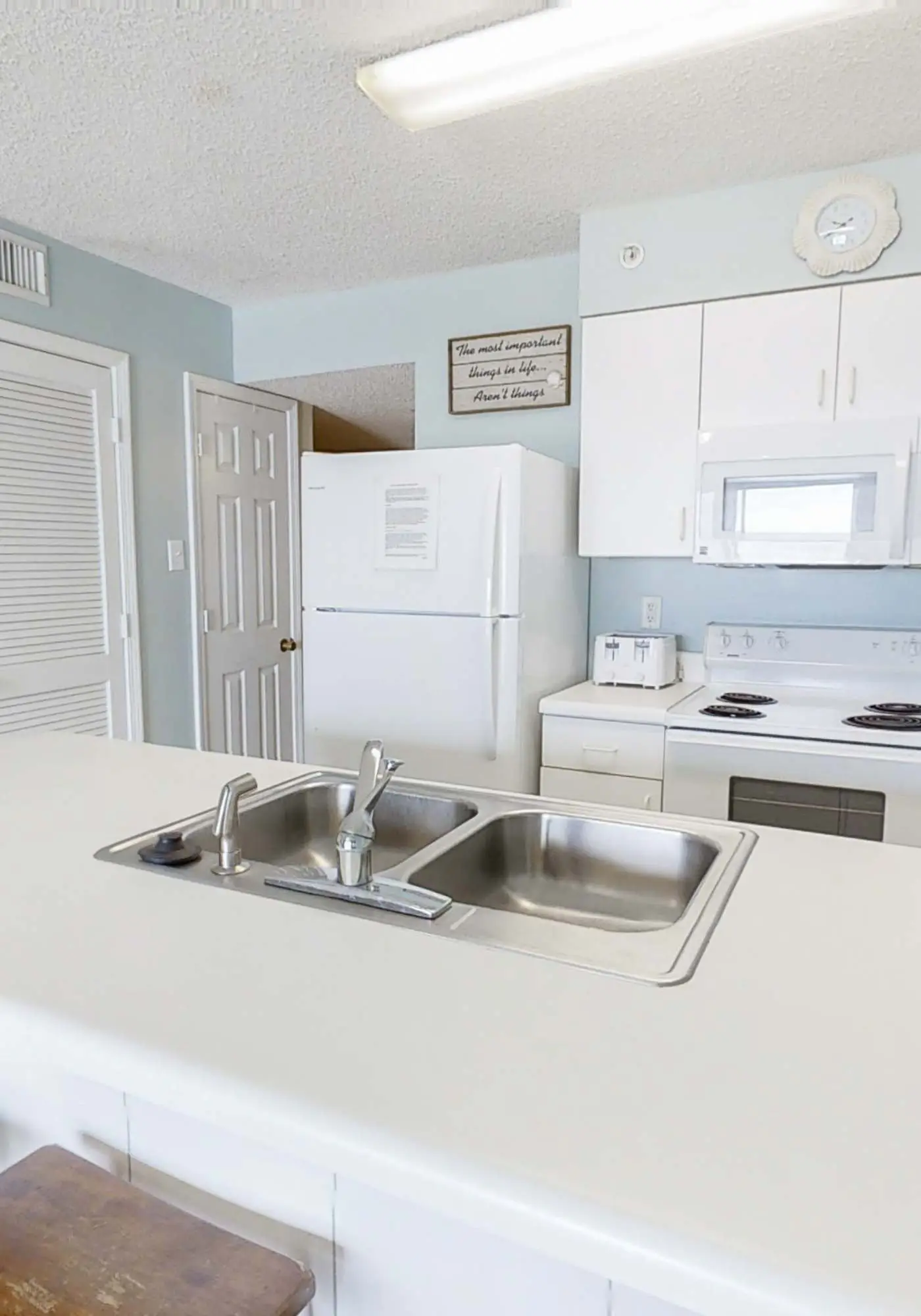 Comfortable Gulf-front condo with pool, hot tub, washer dryer, & central AC