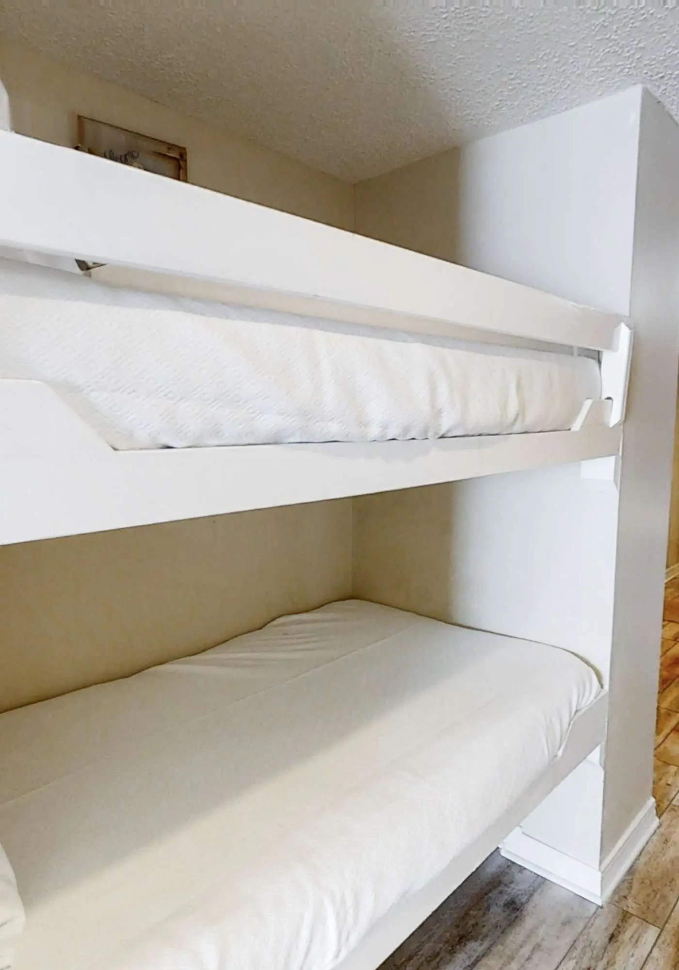 Comfortable Gulf-front condo with pool, hot tub, washer dryer, & central AC