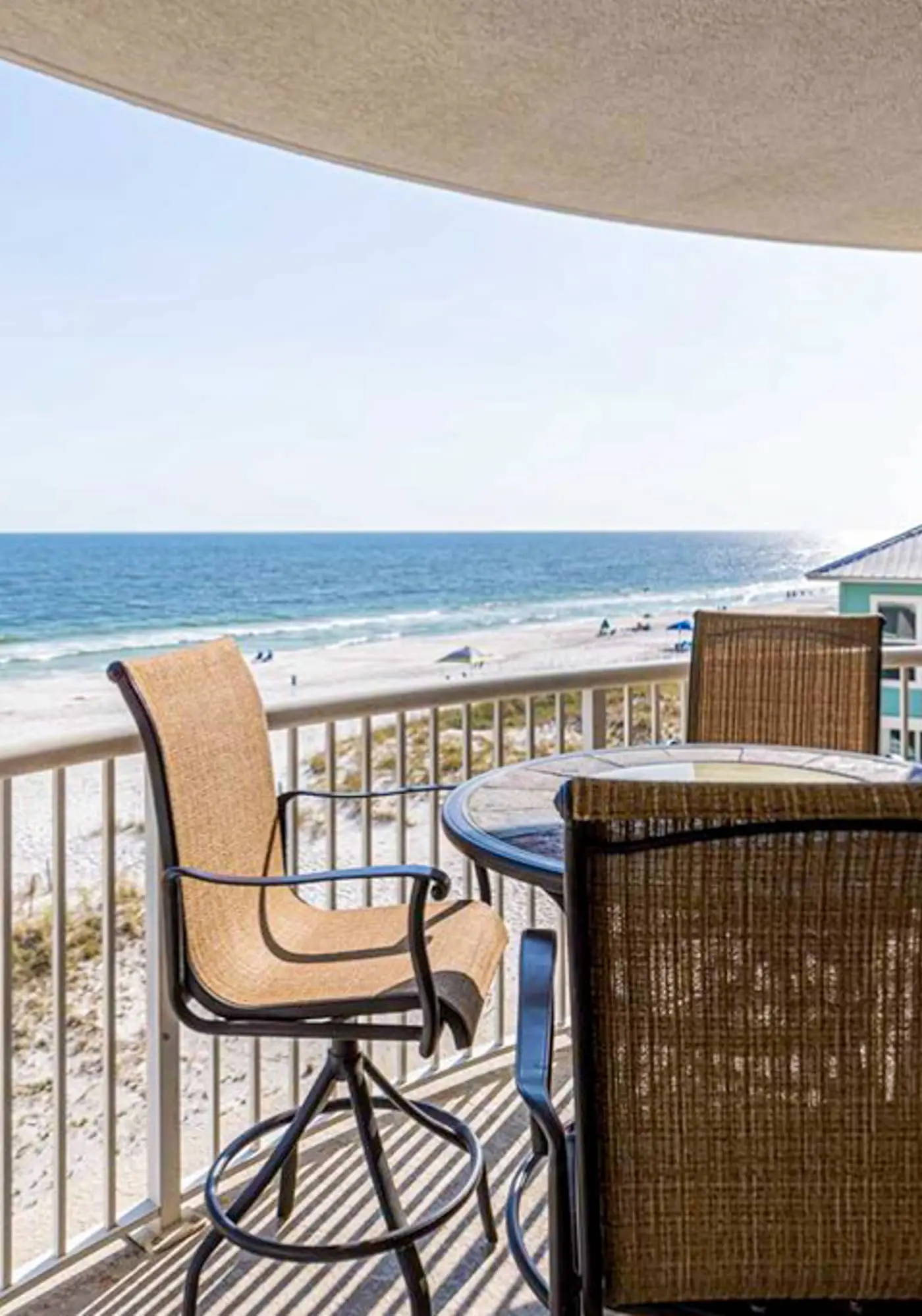 Comfortable Gulf-front condo with pool, hot tub, washer dryer, & central AC