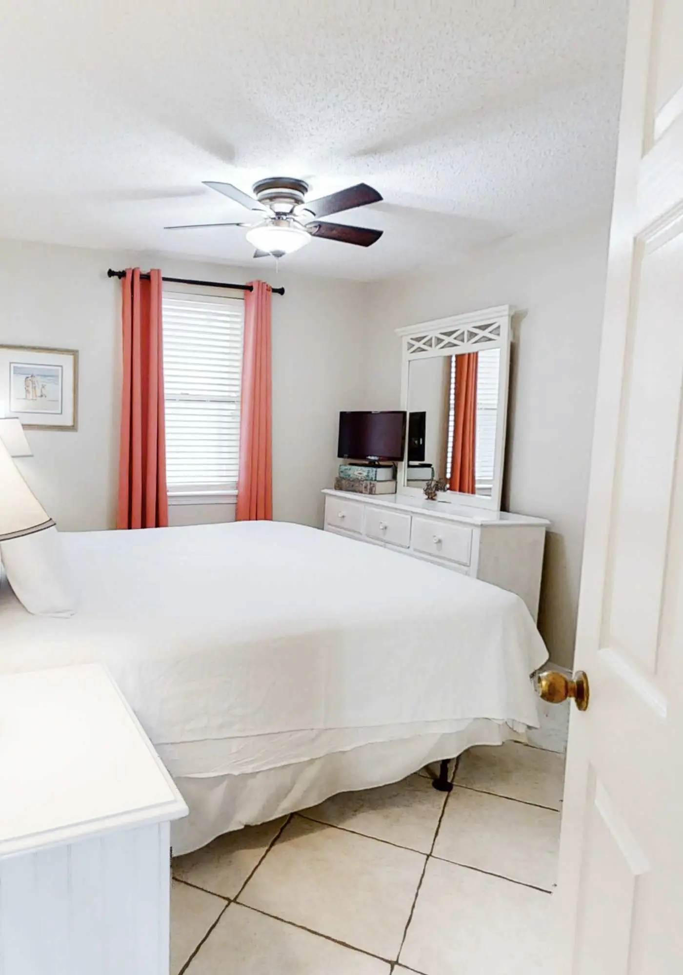 Comfortable Gulf-front condo with pool, hot tub, washer dryer, & central AC