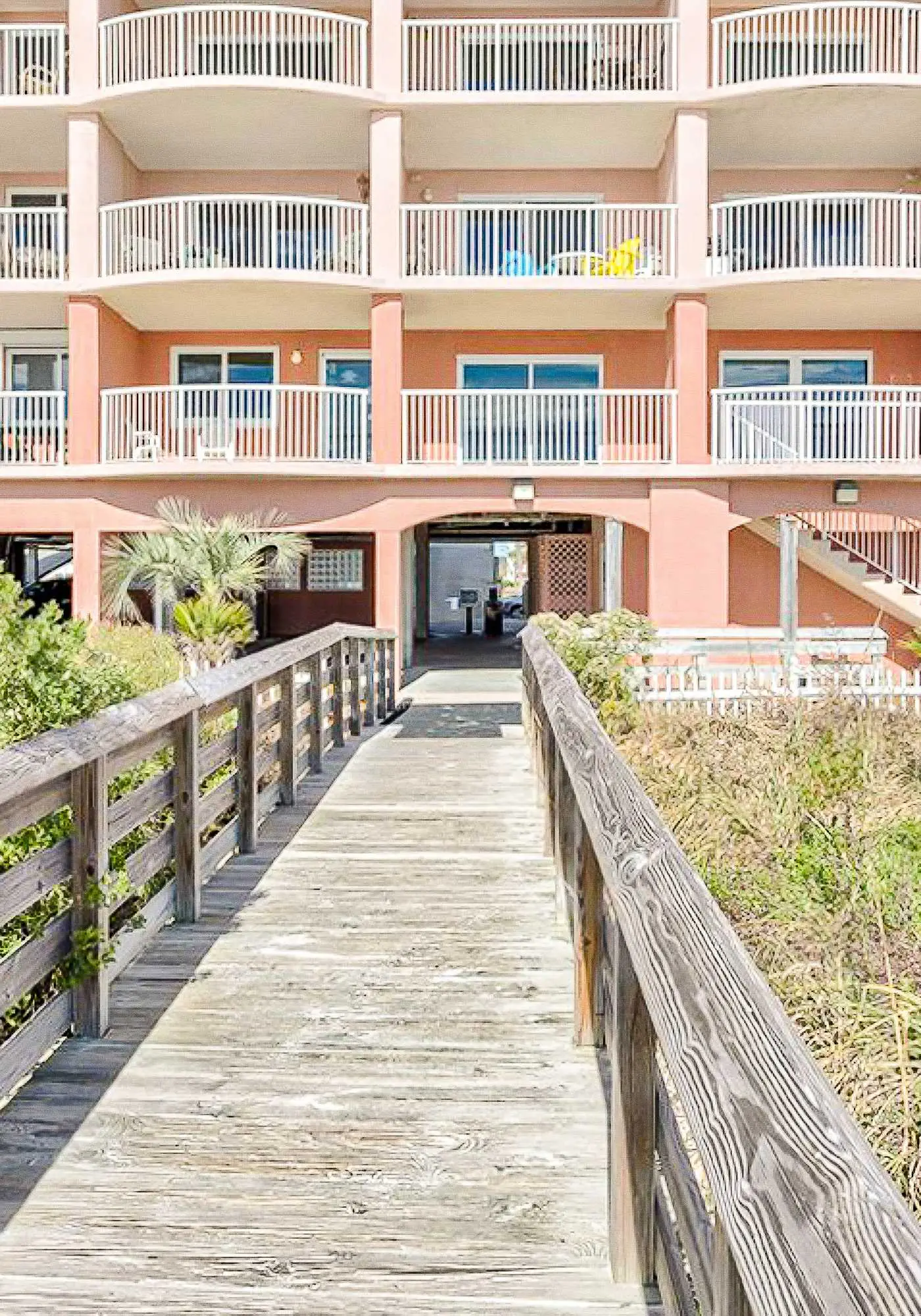 Comfortable Gulf-front condo with pool, hot tub, washer dryer, & central AC
