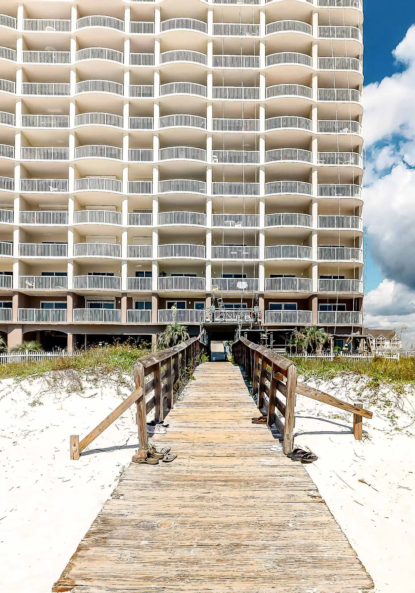 Comfortable Gulf-front condo with pool, hot tub, washer dryer, & central AC