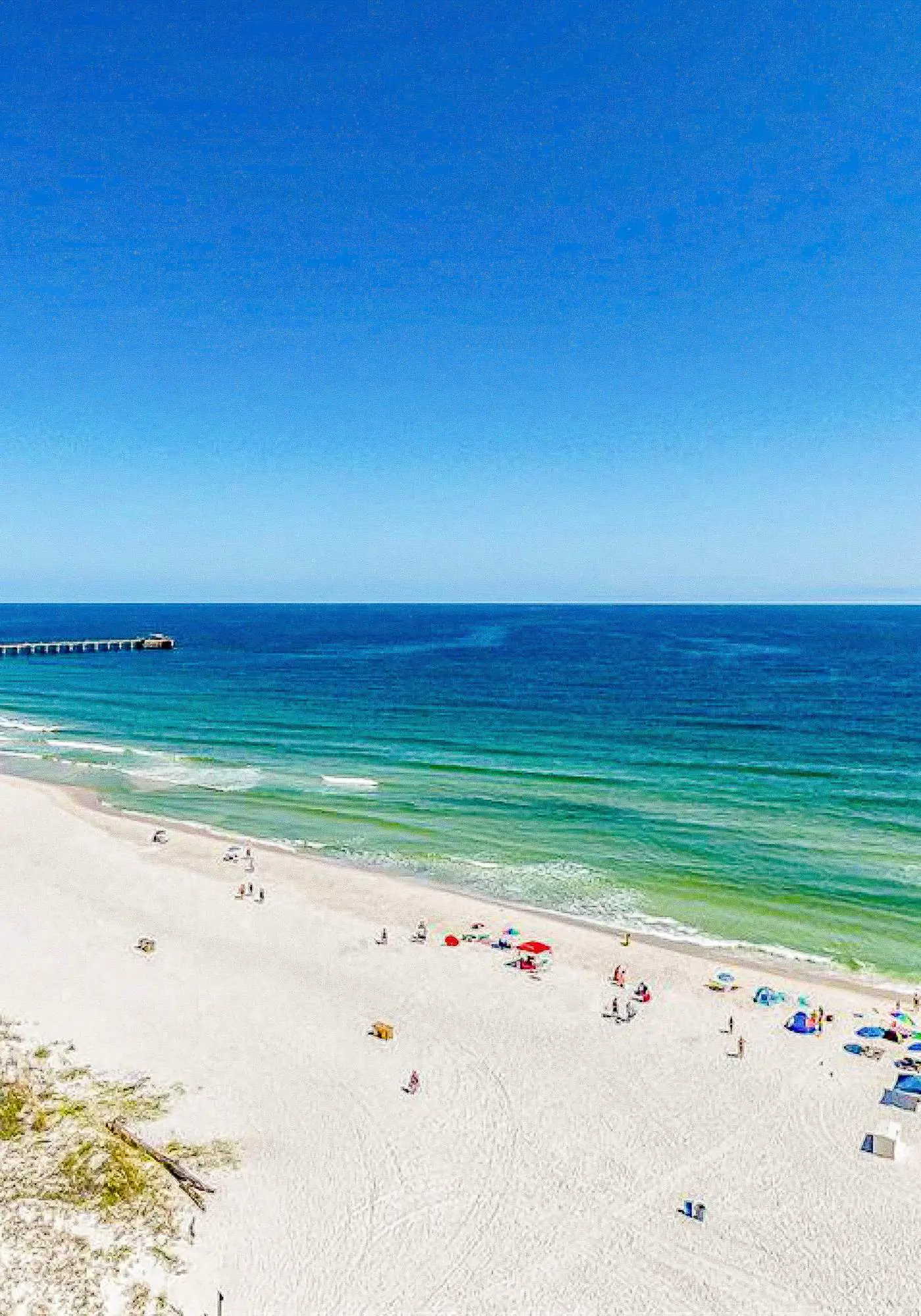 Comfortable Gulf-front condo with pool, hot tub, washer dryer, & central AC