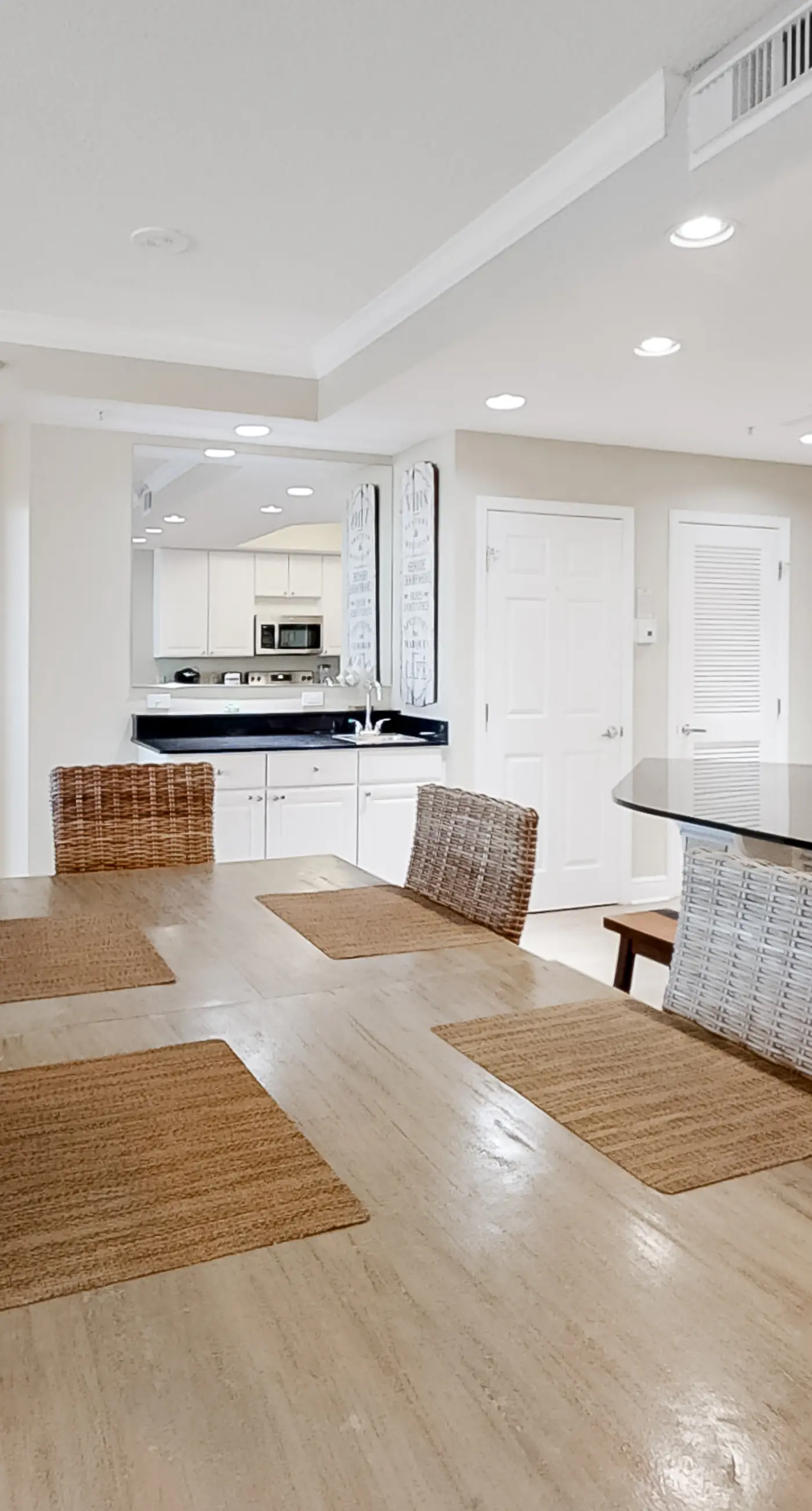 Lovely Gulf-front condo with pool, sauna, washer dryer, & central AC