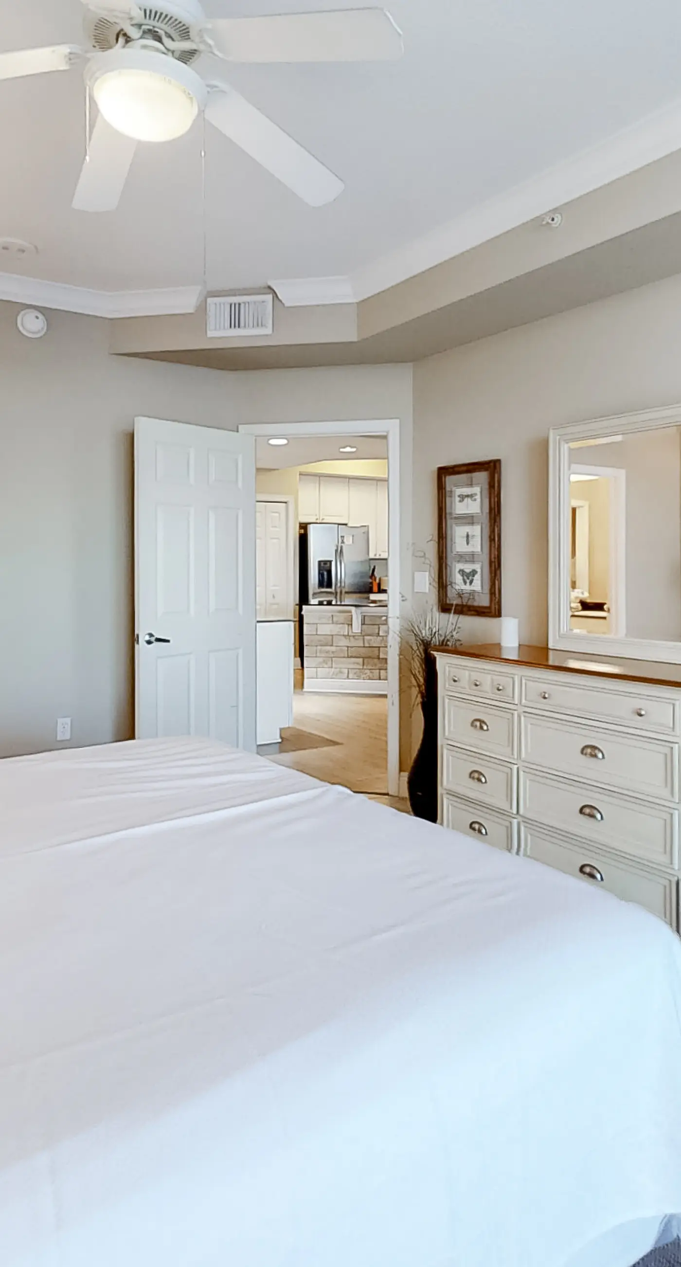 Lovely Gulf-front condo with pool, sauna, washer dryer, & central AC