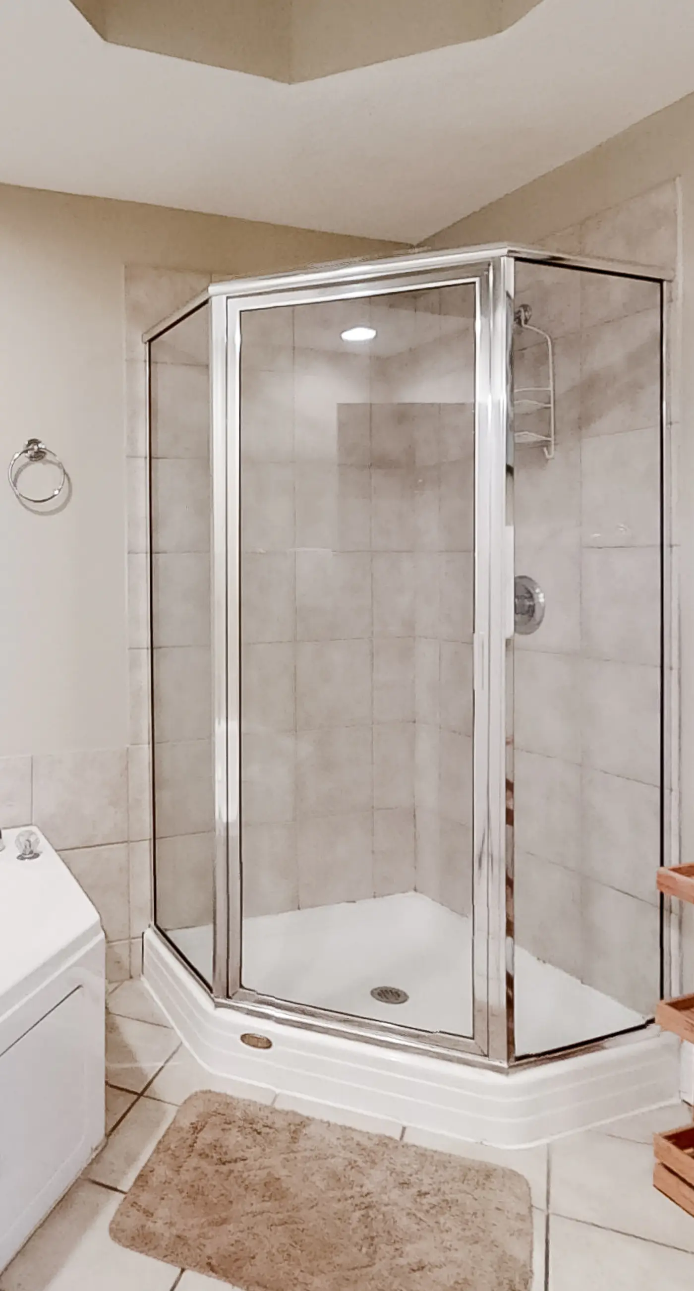 Lovely Gulf-front condo with pool, sauna, washer dryer, & central AC