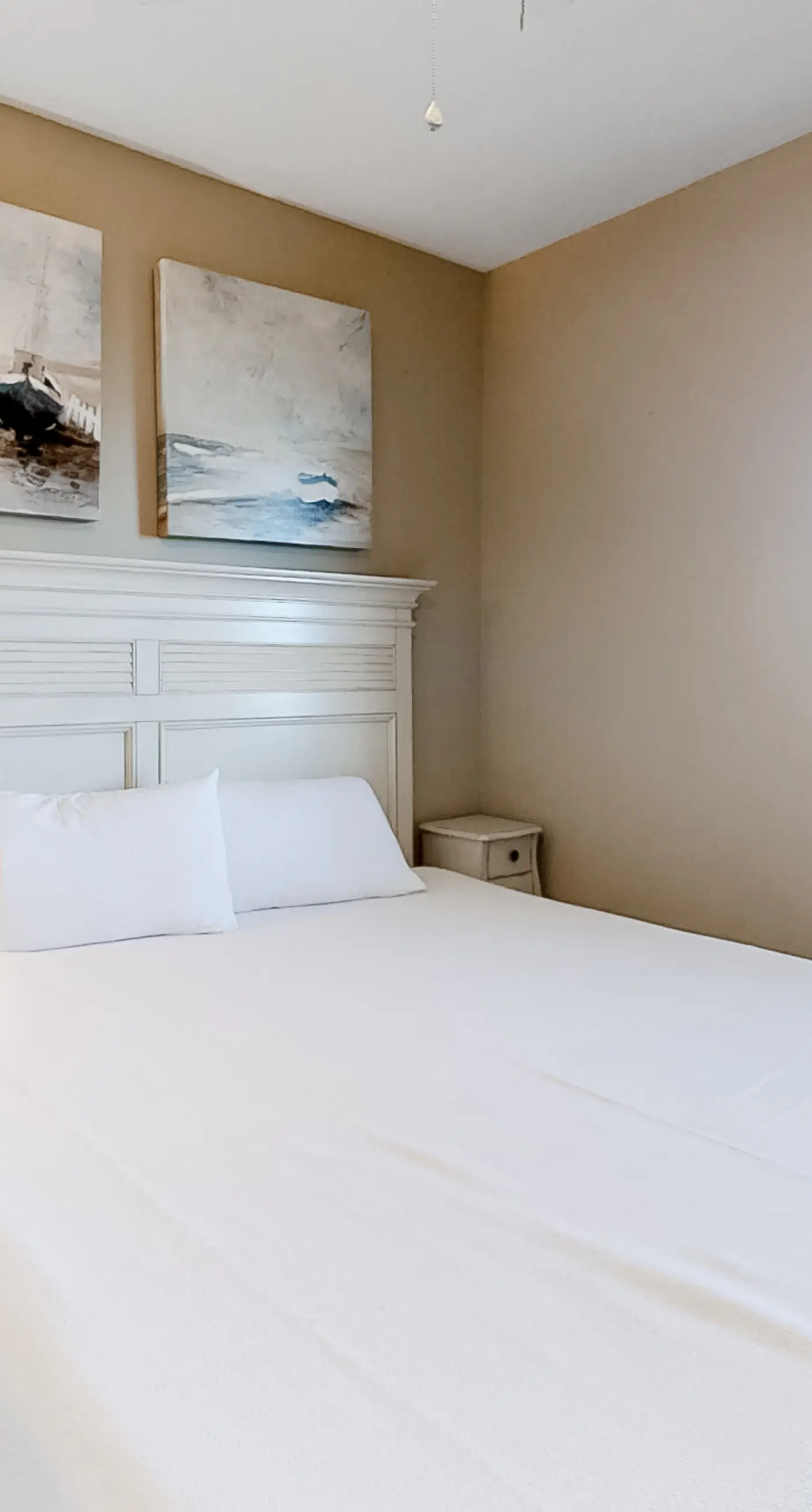 Lovely Gulf-front condo with pool, sauna, washer dryer, & central AC