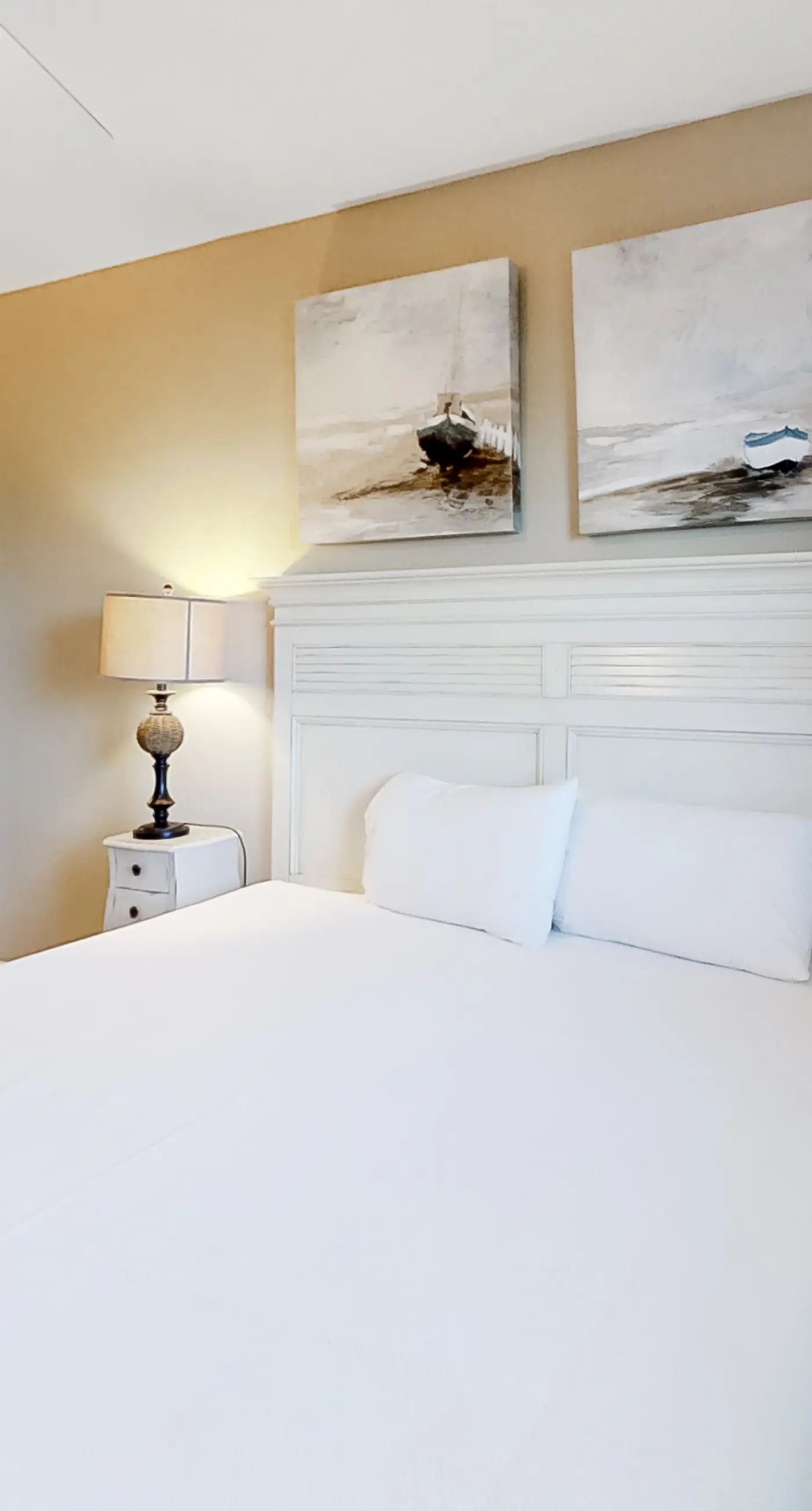 Lovely Gulf-front condo with pool, sauna, washer dryer, & central AC