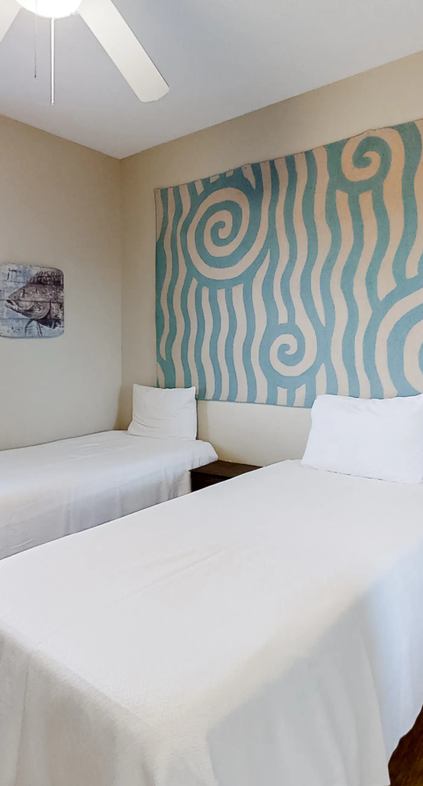 Lovely Gulf-front condo with pool, sauna, washer dryer, & central AC