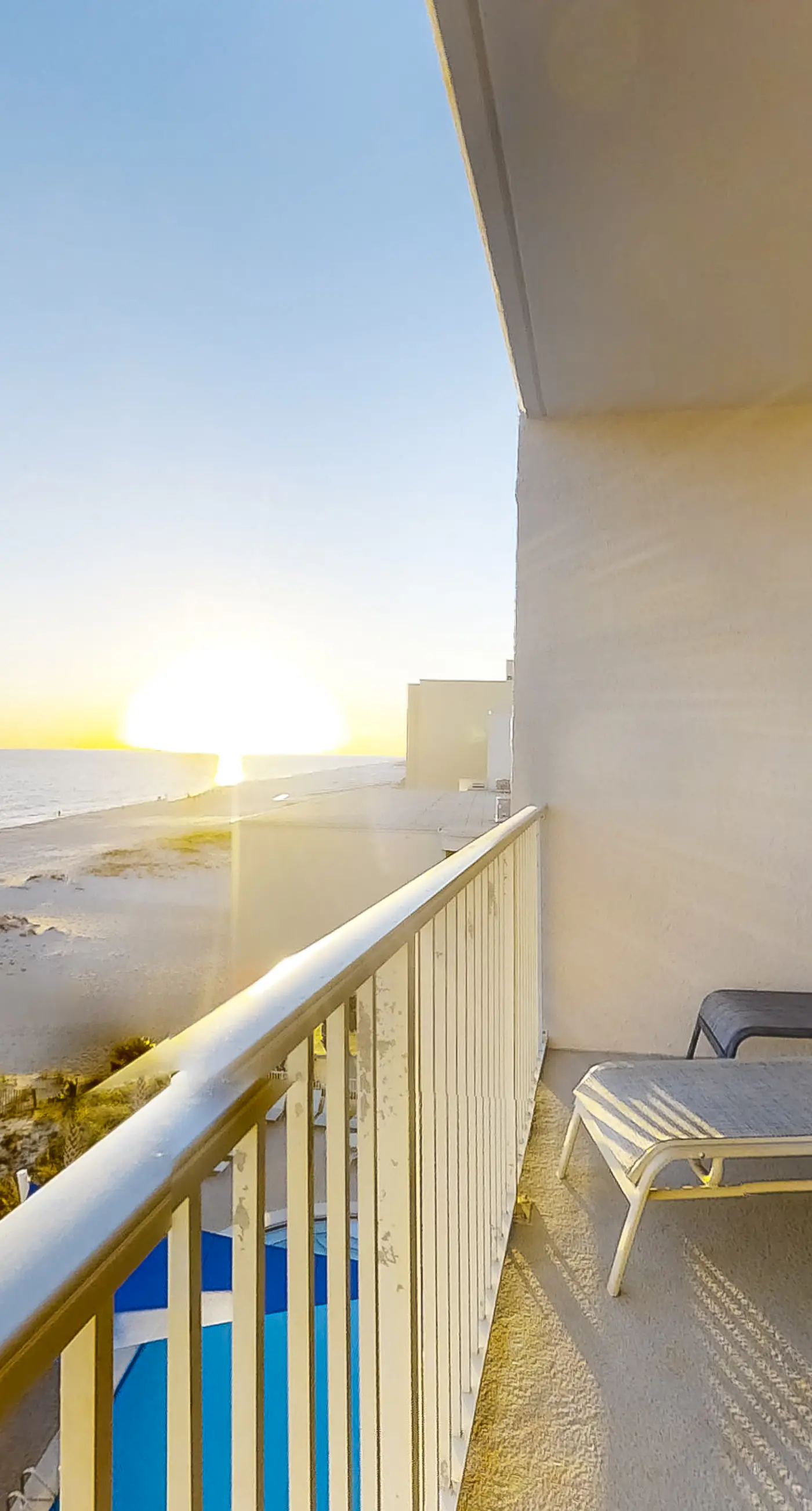 Lovely Gulf-front condo with pool, sauna, washer dryer, & central AC