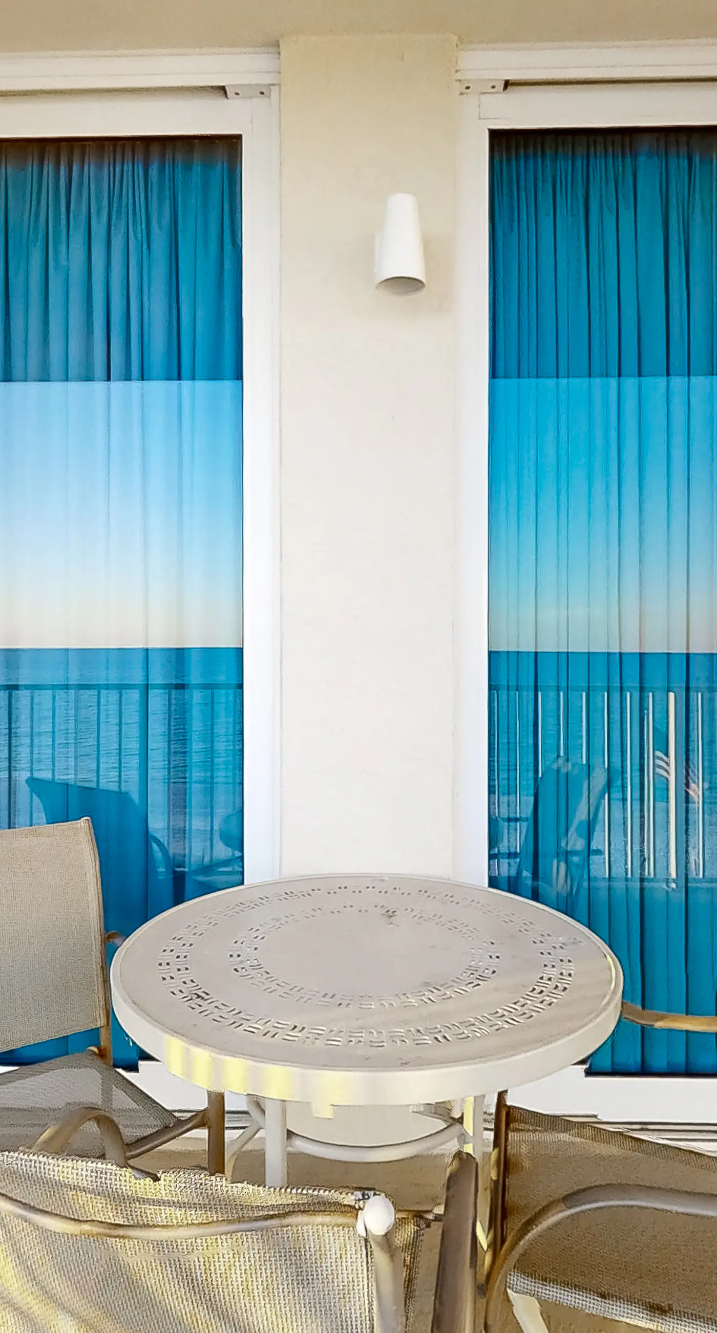 Lovely Gulf-front condo with pool, sauna, washer dryer, & central AC