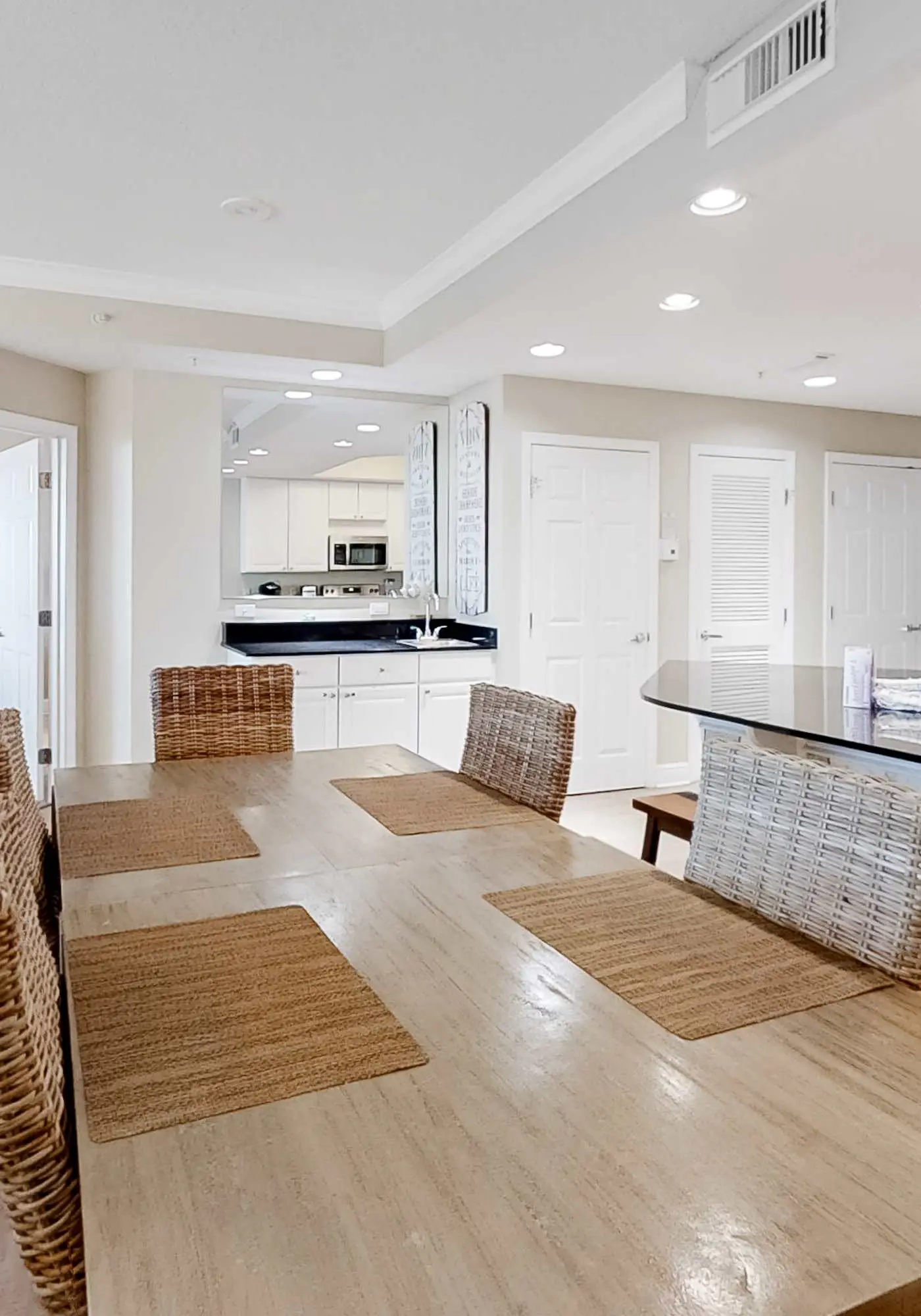 Lovely Gulf-front condo with pool, sauna, washer dryer, & central AC