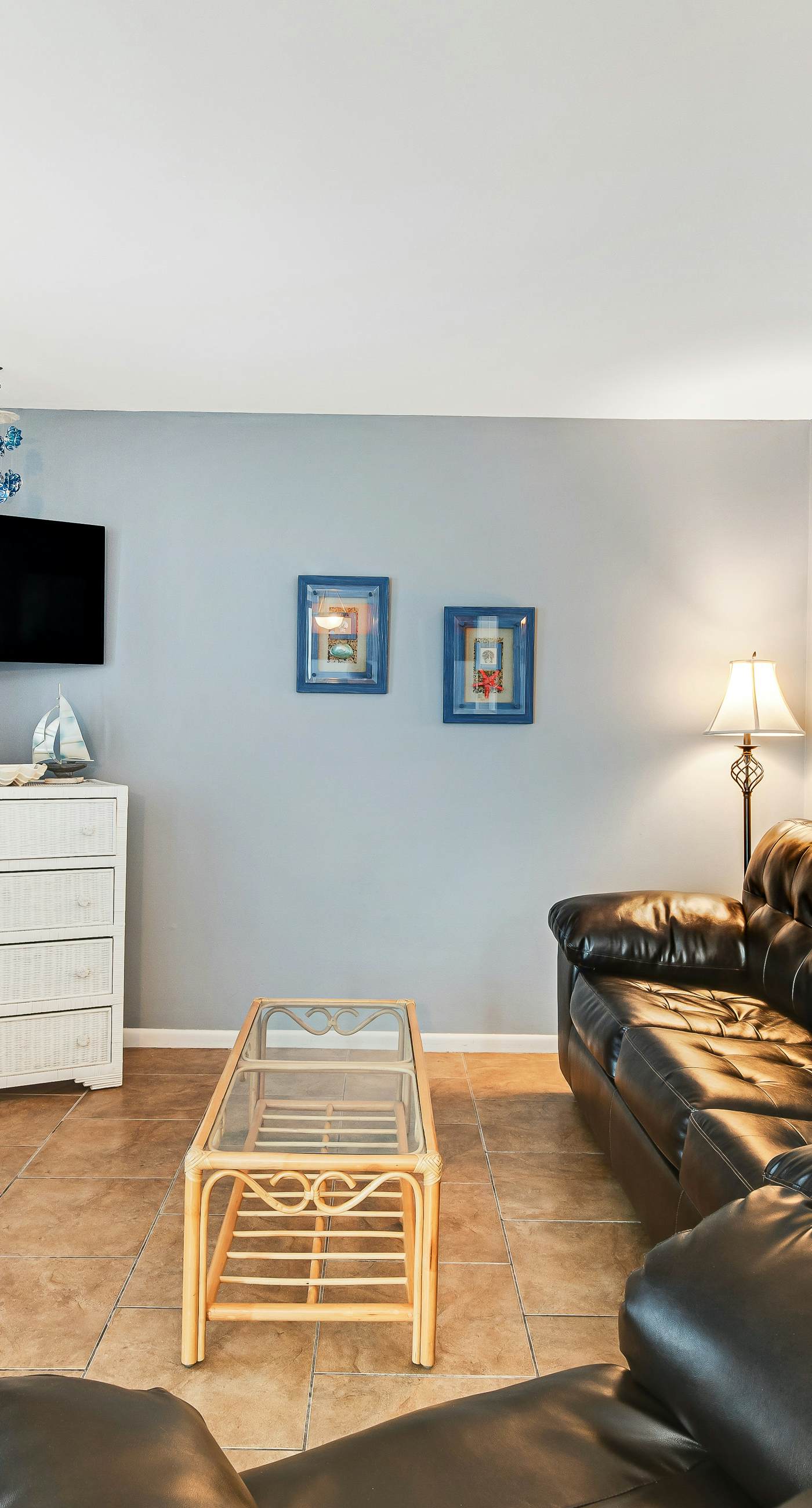 Comfortable Condo at a Beachfront Complex w AC, WiFi, Balconies & Shared Pool