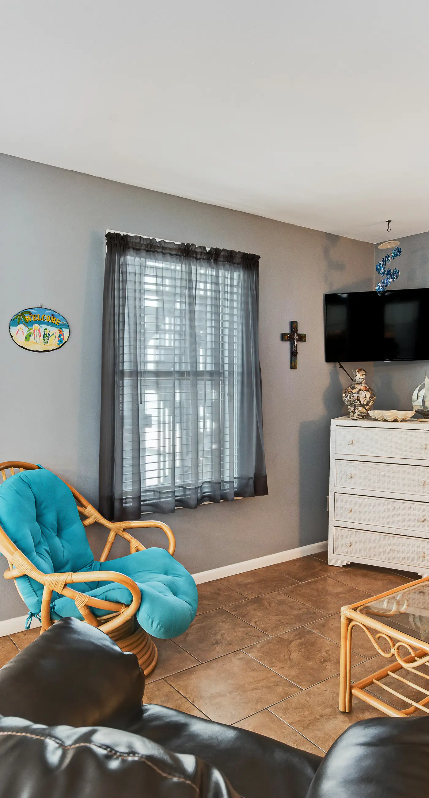 Comfortable Condo at a Beachfront Complex w AC, WiFi, Balconies & Shared Pool