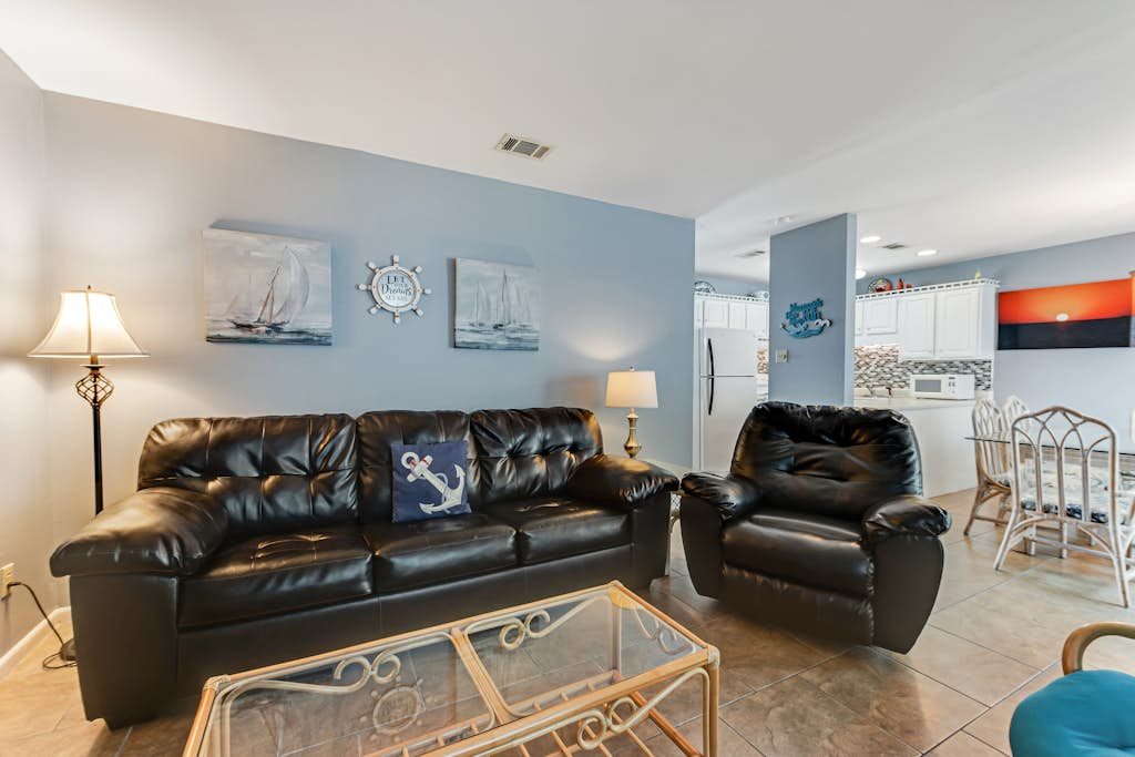 Comfortable Condo at a Beachfront Complex w AC, WiFi, Balconies & Shared Pool