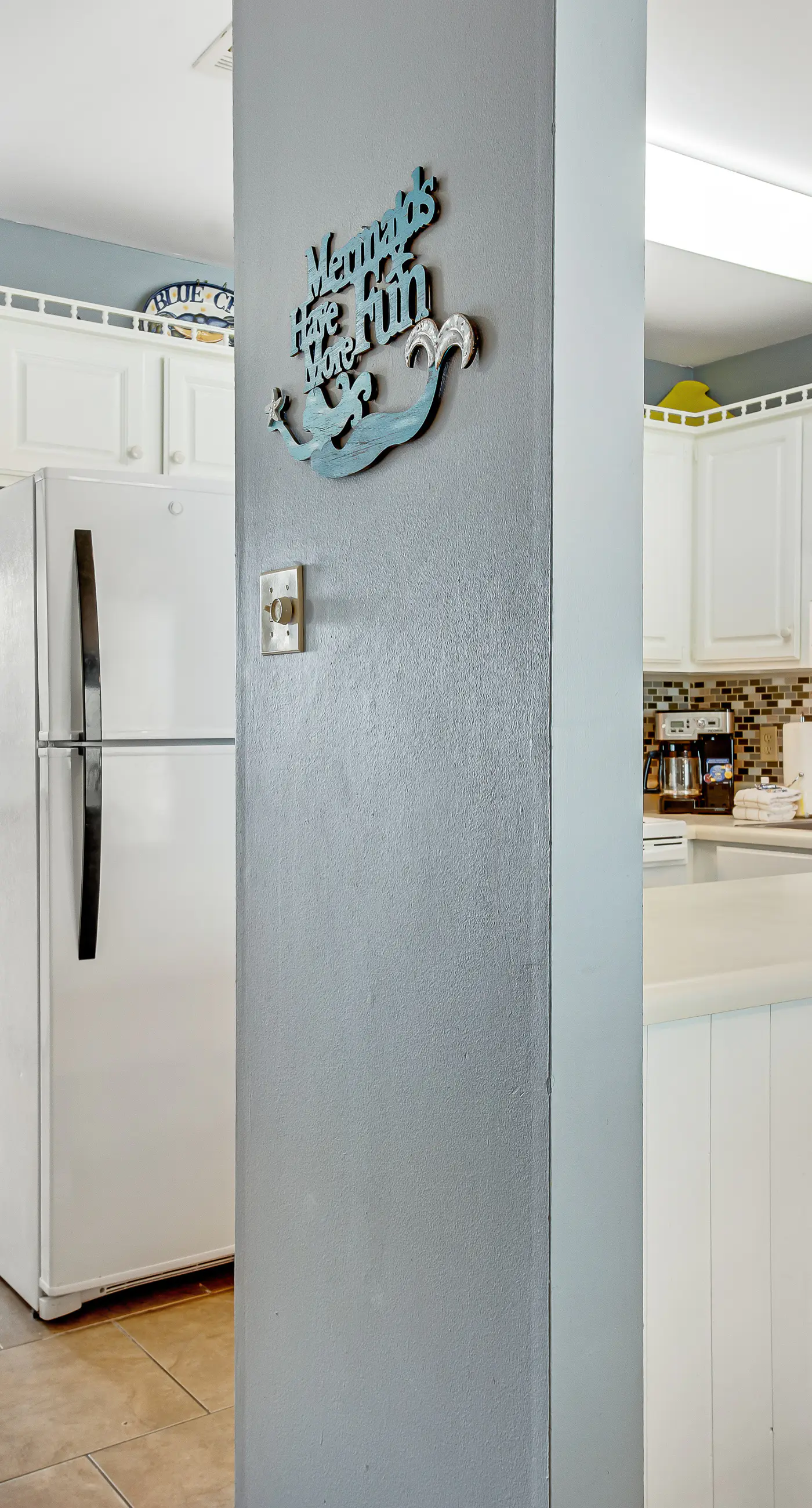 Comfortable Condo at a Beachfront Complex w AC, WiFi, Balconies & Shared Pool