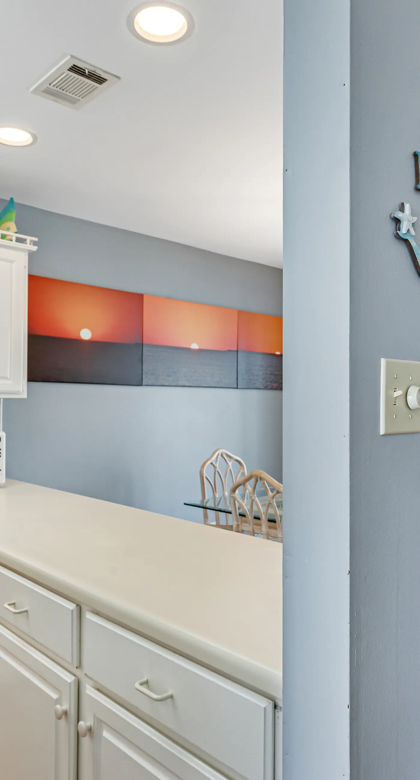 Comfortable Condo at a Beachfront Complex w AC, WiFi, Balconies & Shared Pool