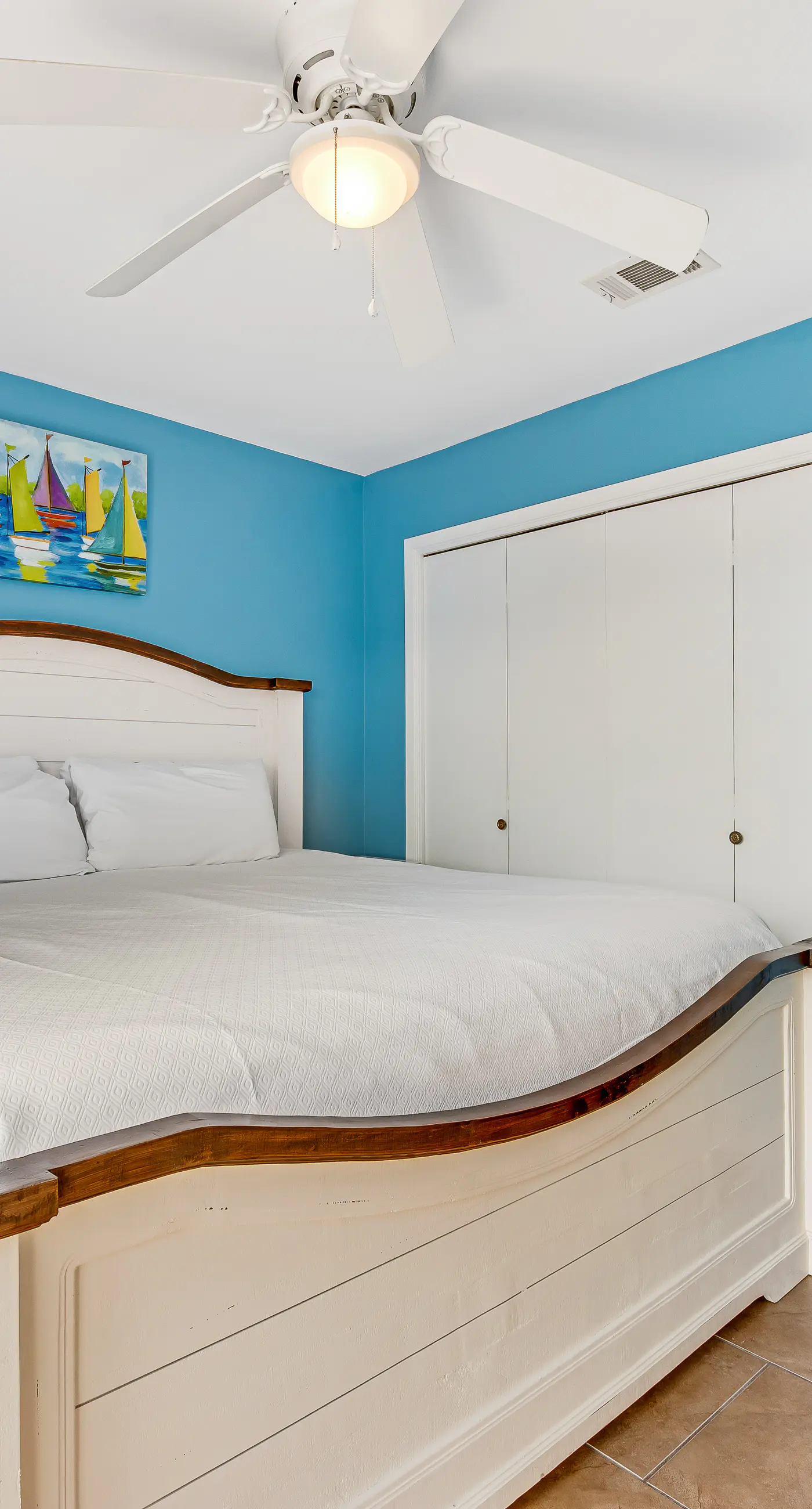 Comfortable Condo at a Beachfront Complex w AC, WiFi, Balconies & Shared Pool