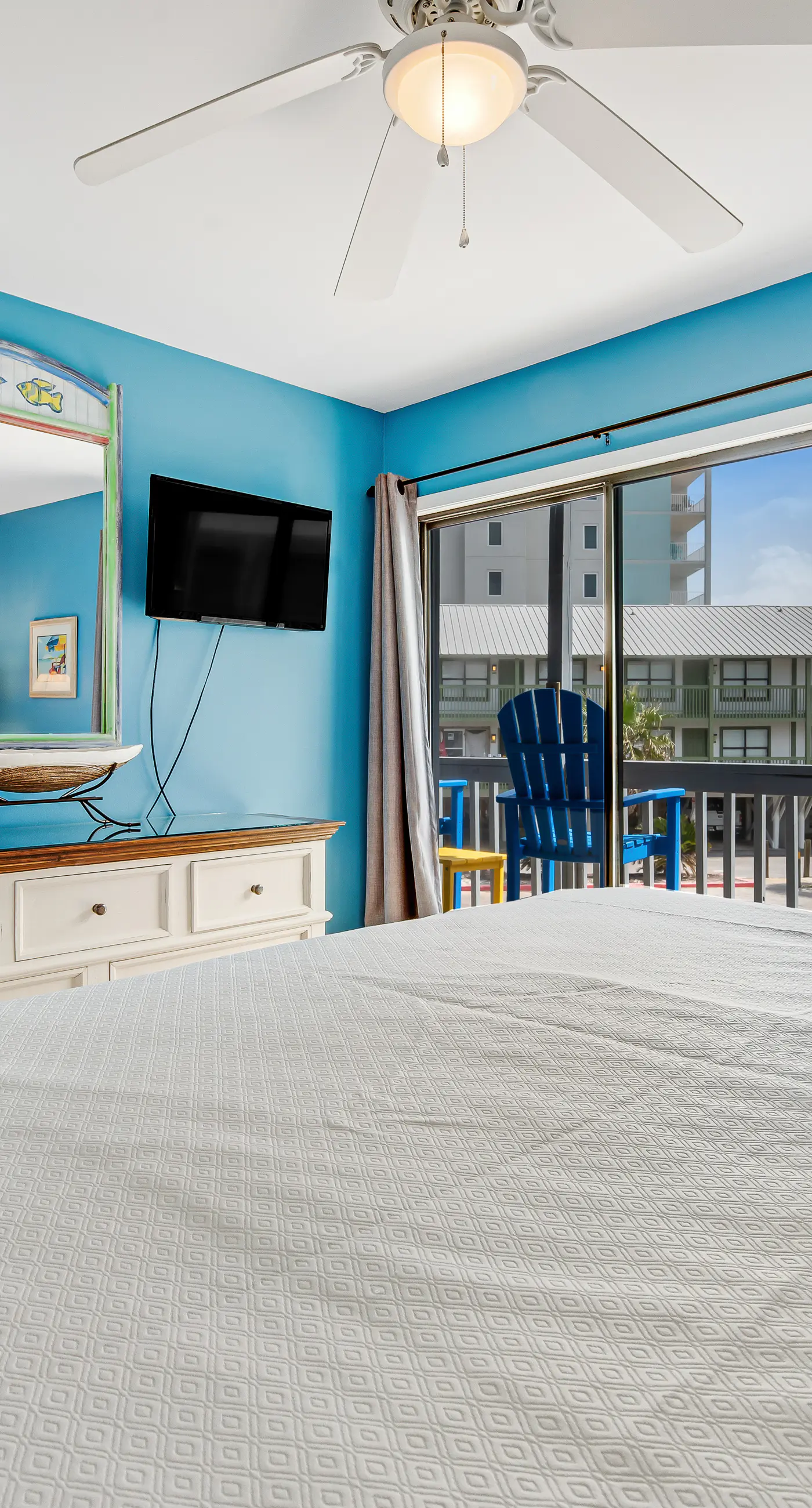 Comfortable Condo at a Beachfront Complex w AC, WiFi, Balconies & Shared Pool