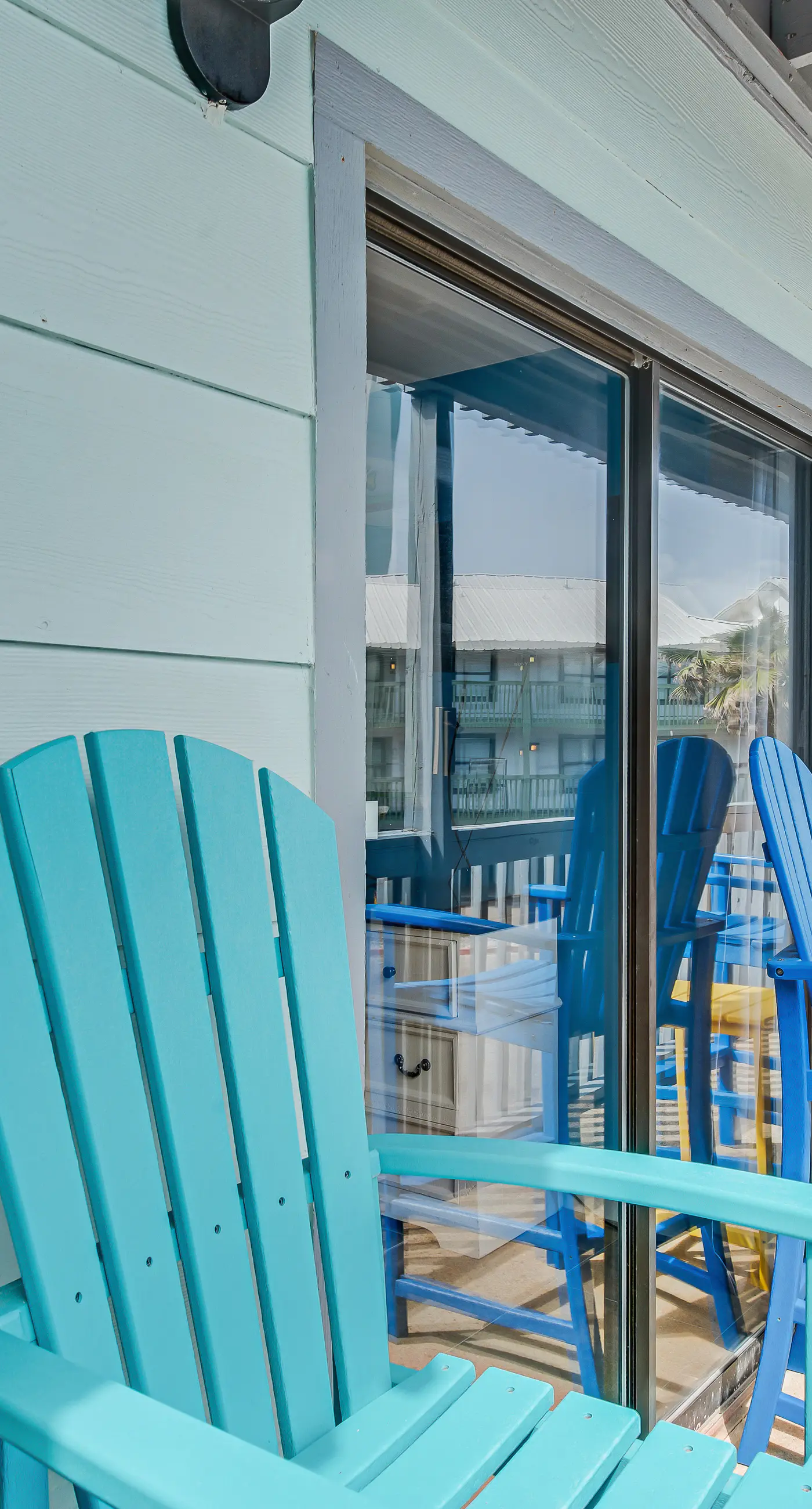 Comfortable Condo at a Beachfront Complex w AC, WiFi, Balconies & Shared Pool