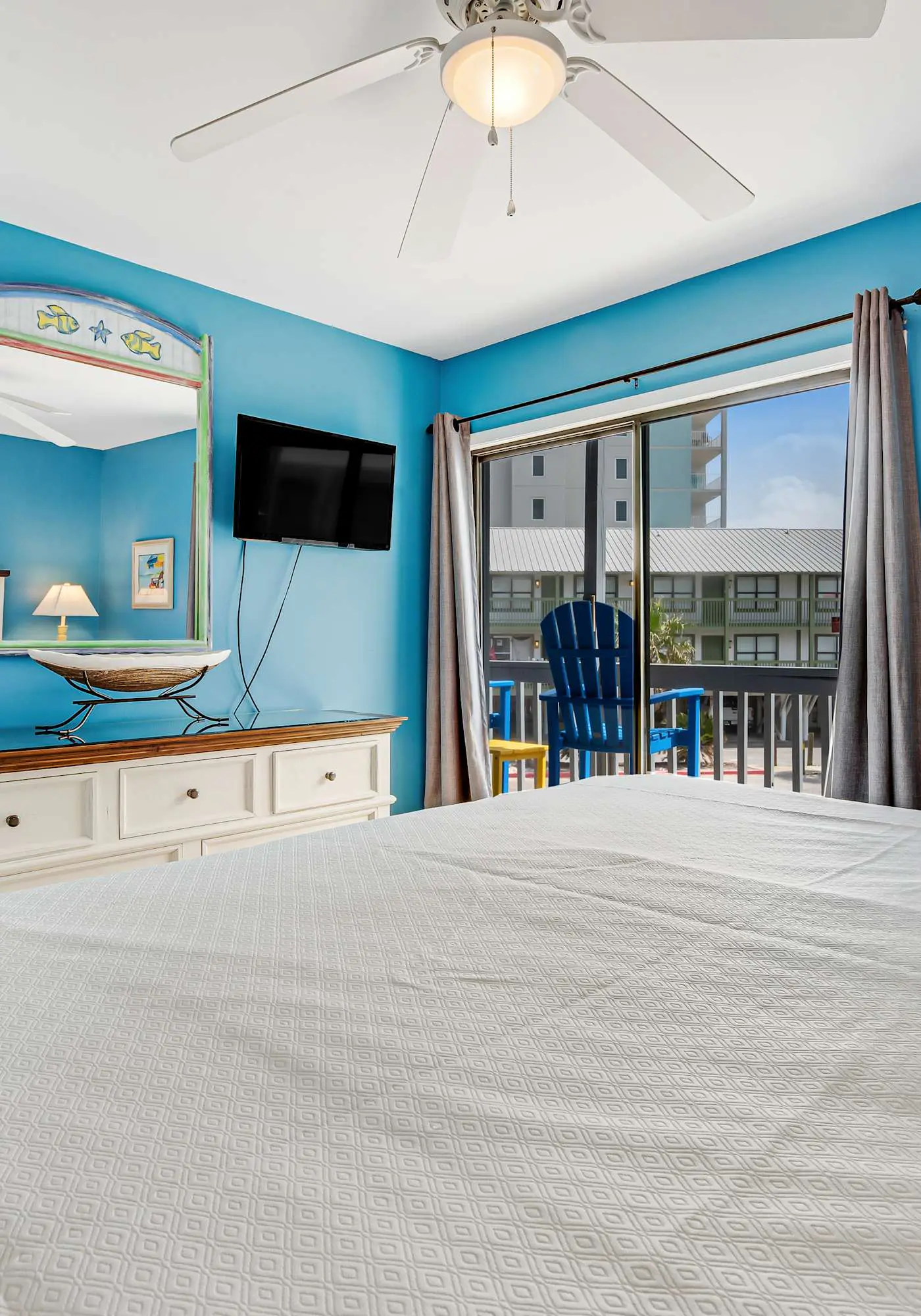 Comfortable Condo at a Beachfront Complex w AC, WiFi, Balconies & Shared Pool