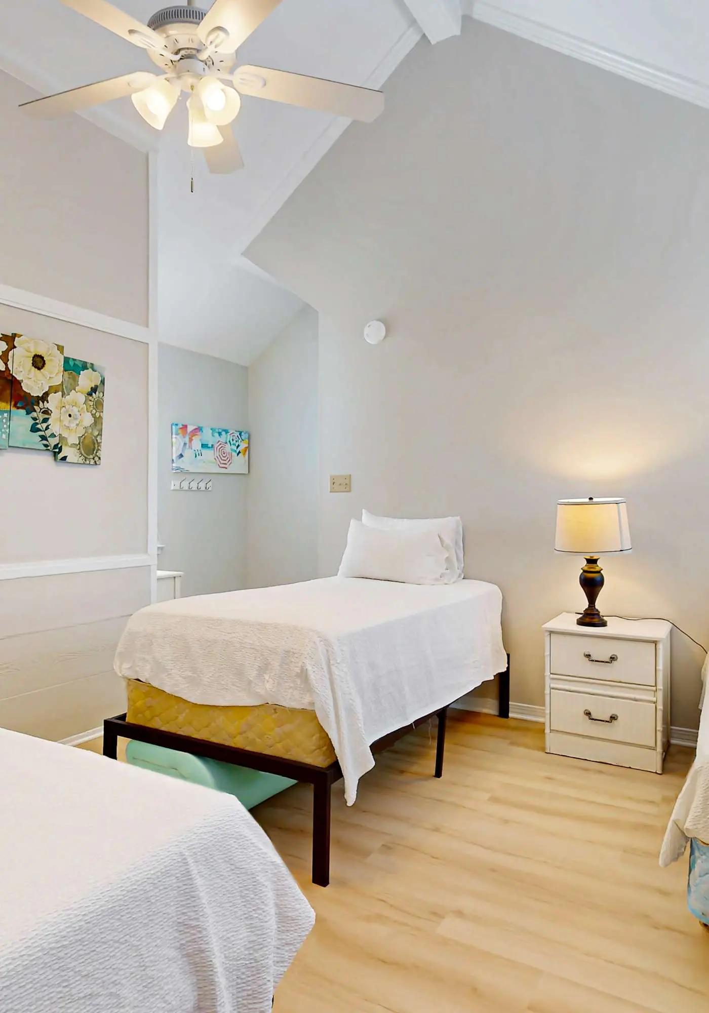 Multi-Level, Beachfront Condo w/ Gulf Views, Deck, WiFi, AC & Shared Pool