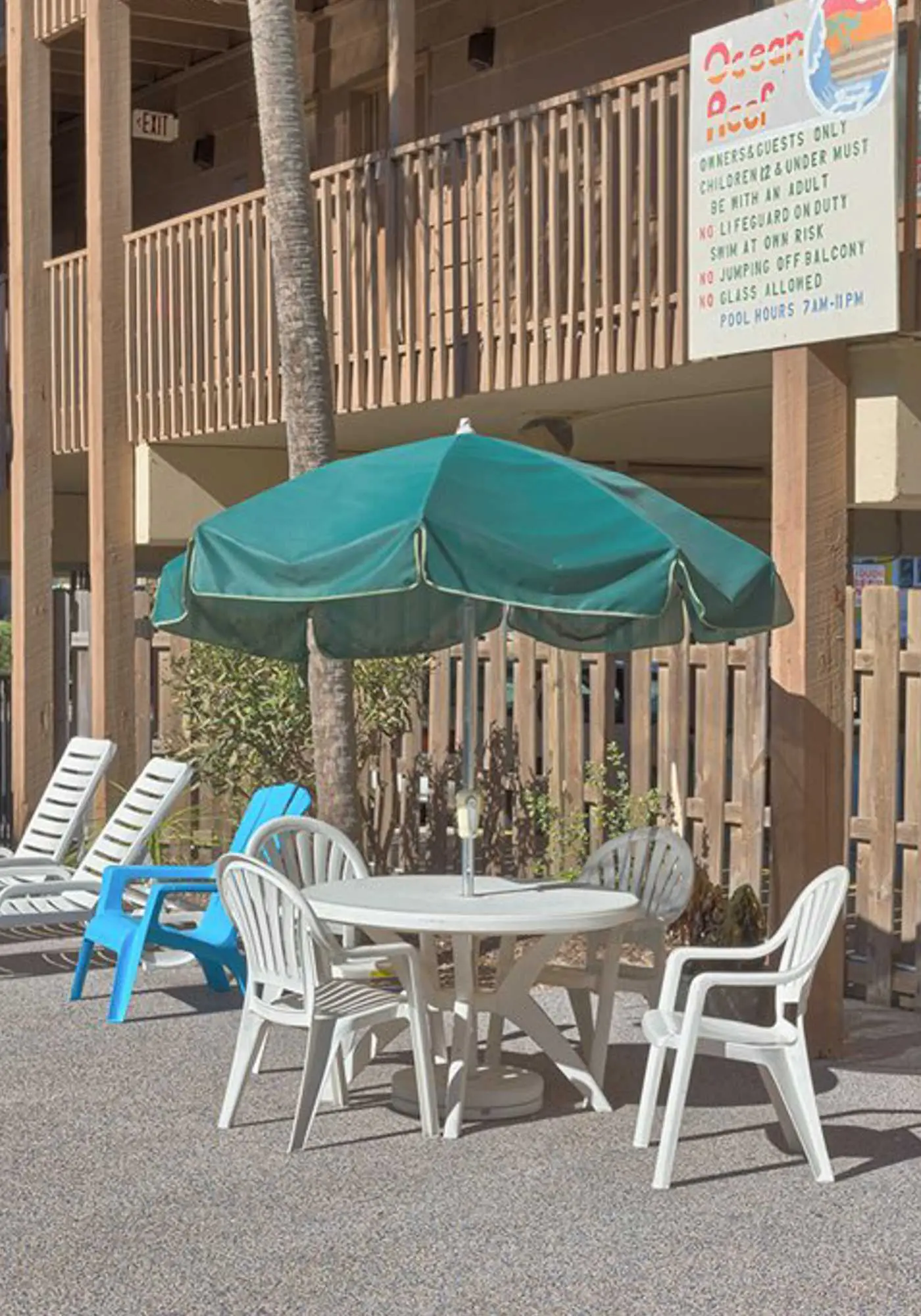 Multi-Level, Beachfront Condo w/ Gulf Views, Deck, WiFi, AC & Shared Pool