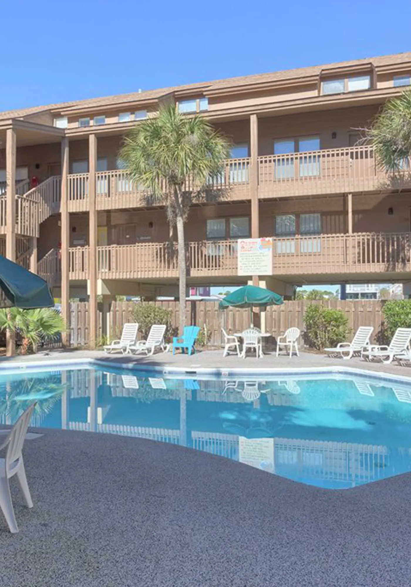 Multi-Level, Beachfront Condo w/ Gulf Views, Deck, WiFi, AC & Shared Pool