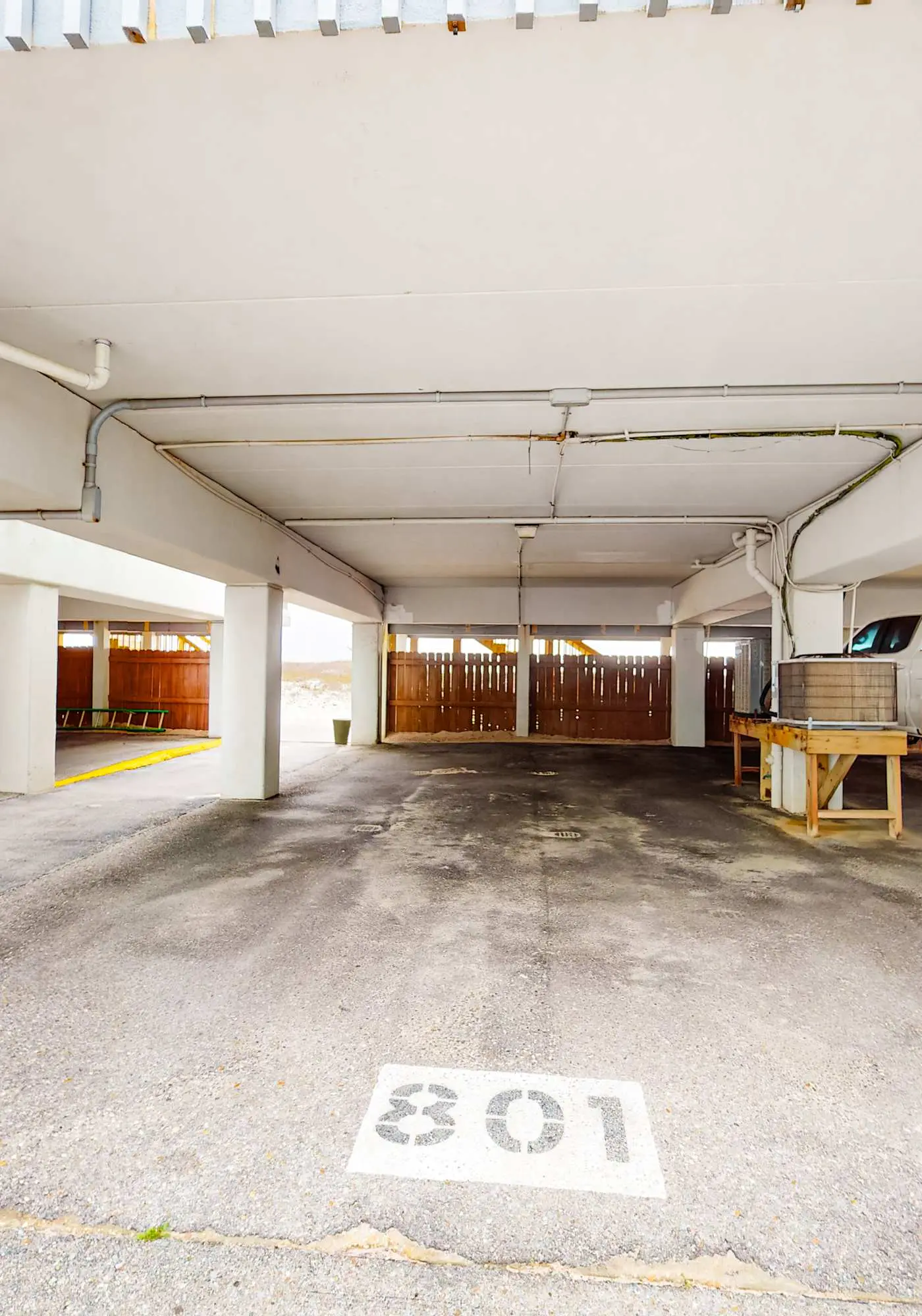 Multi-Level, Beachfront Condo w/ Gulf Views, Deck, WiFi, AC & Shared Pool