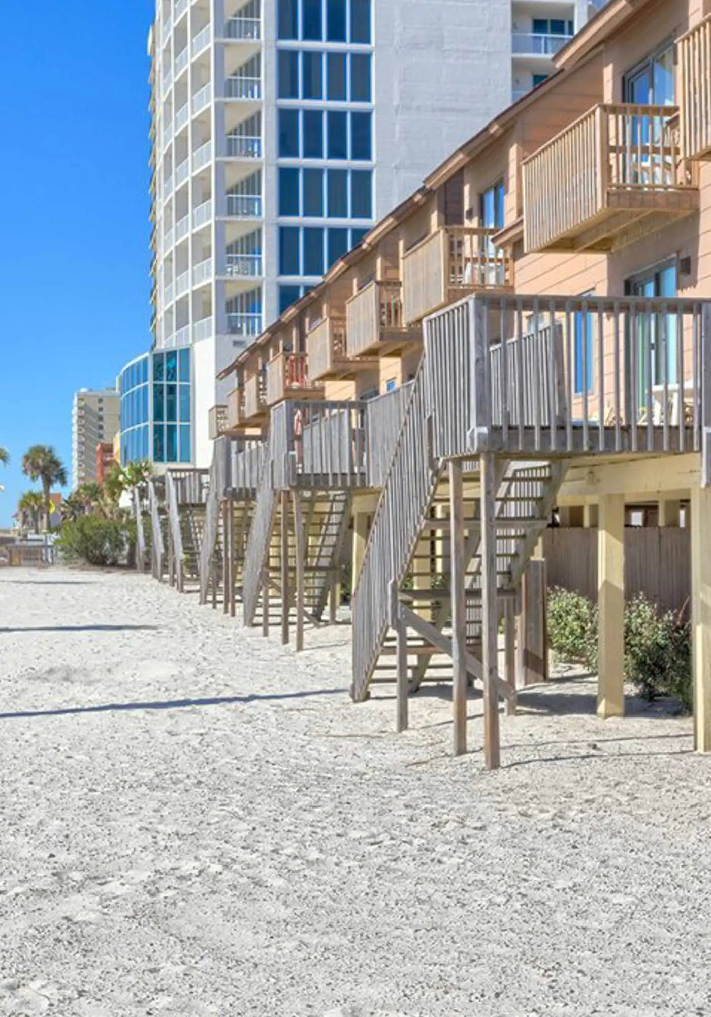 Multi-Level, Beachfront Condo w/ Gulf Views, Deck, WiFi, AC & Shared Pool