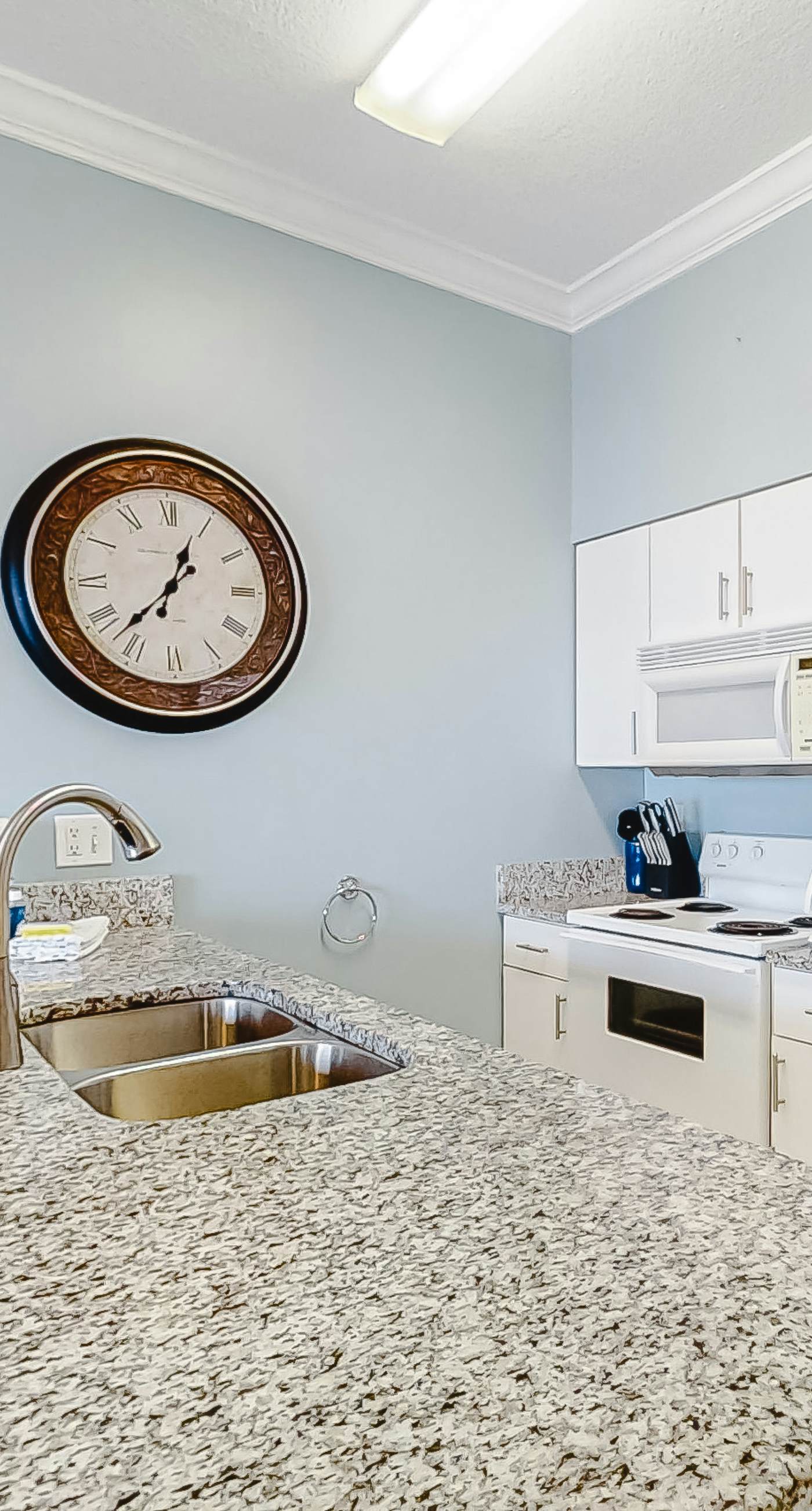 Serene Gulf-front condo with pool, hot tub, sauna, washer/dryer, & central AC