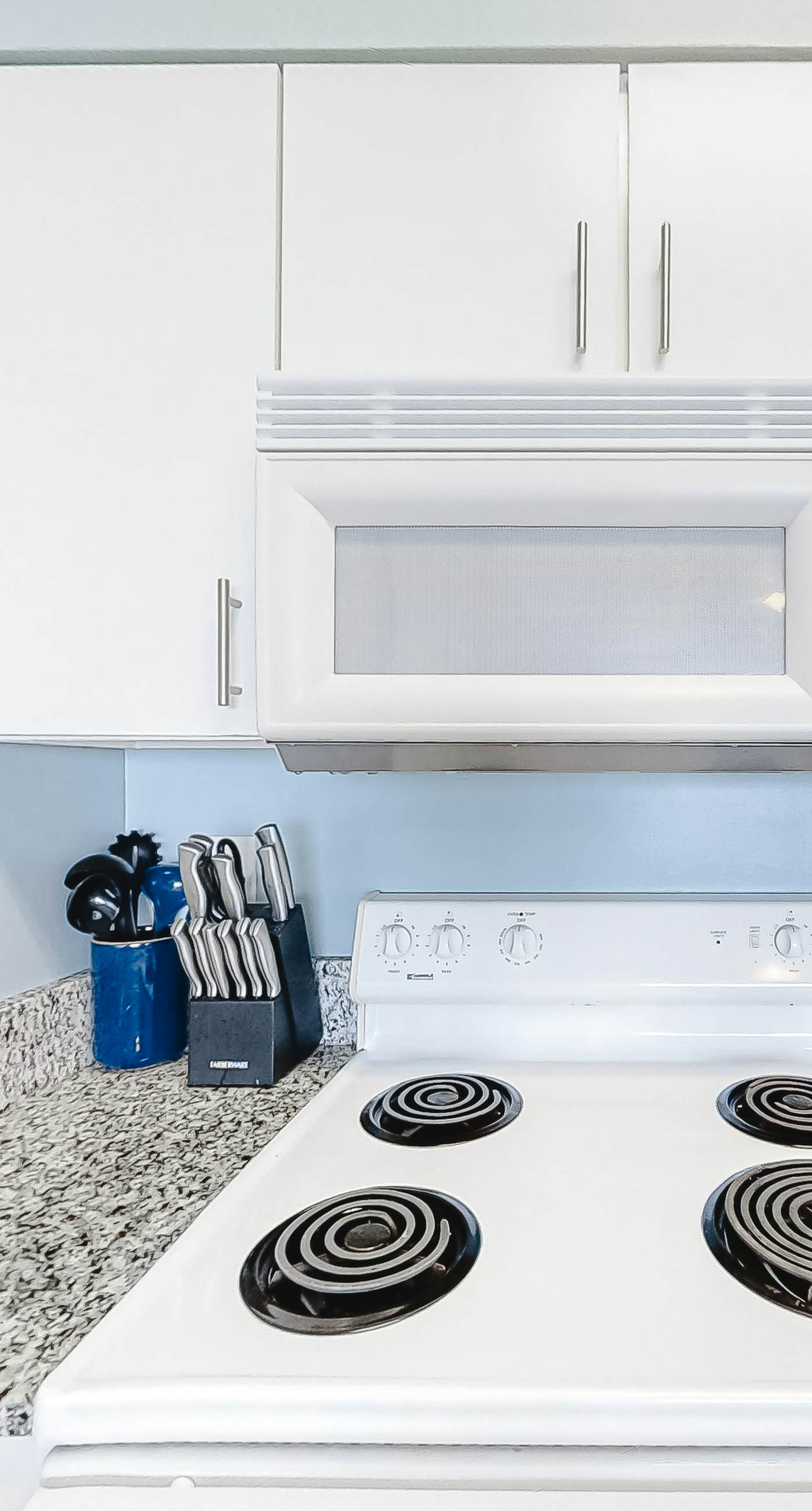 Serene Gulf-front condo with pool, hot tub, sauna, washer/dryer, & central AC