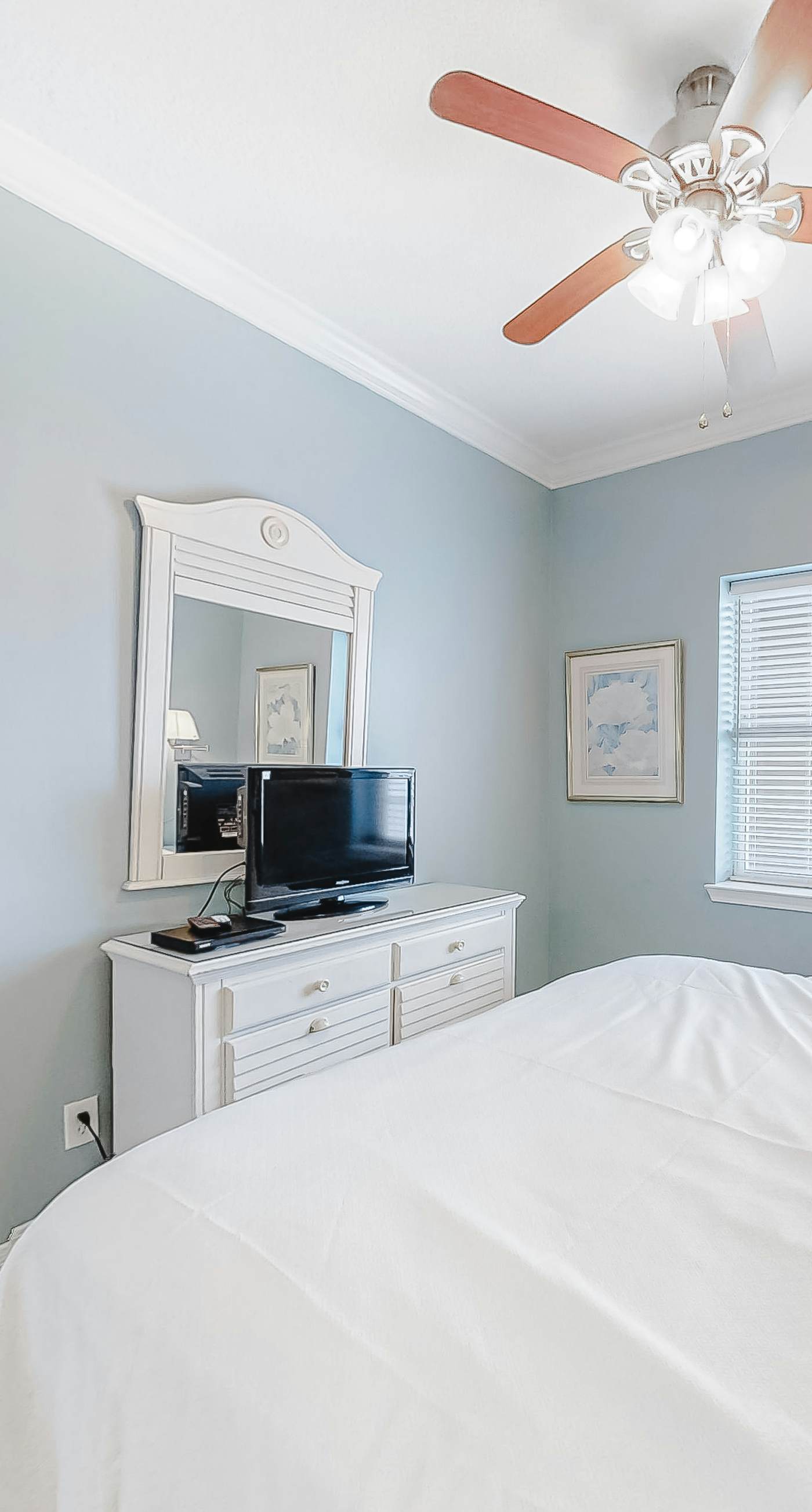 Serene Gulf-front condo with pool, hot tub, sauna, washer/dryer, & central AC