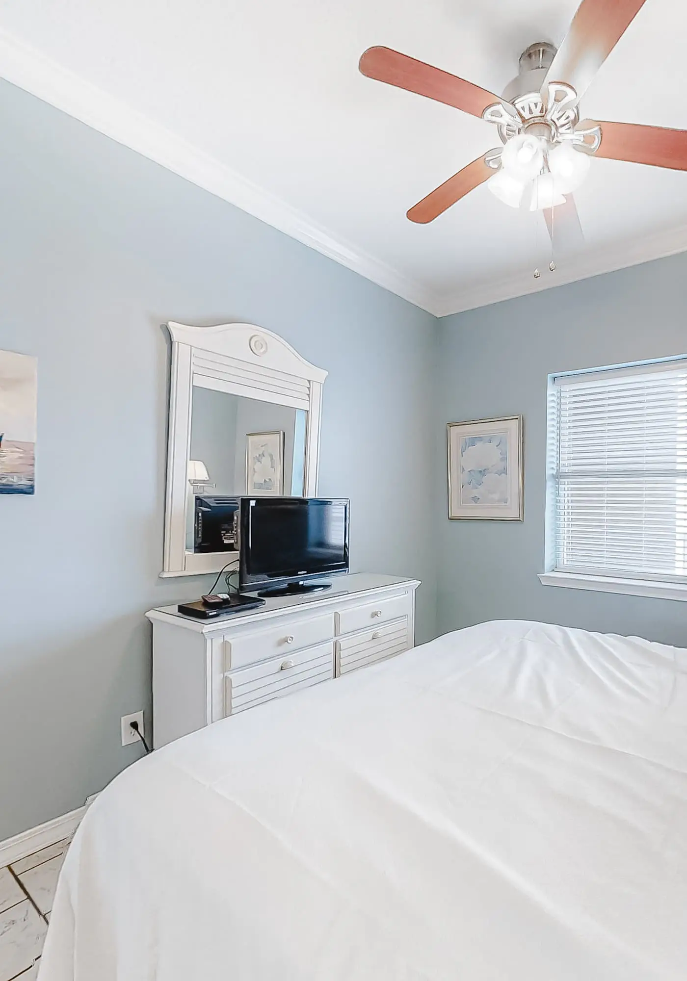 Serene Gulf-front condo with pool, hot tub, sauna, washer/dryer, & central AC